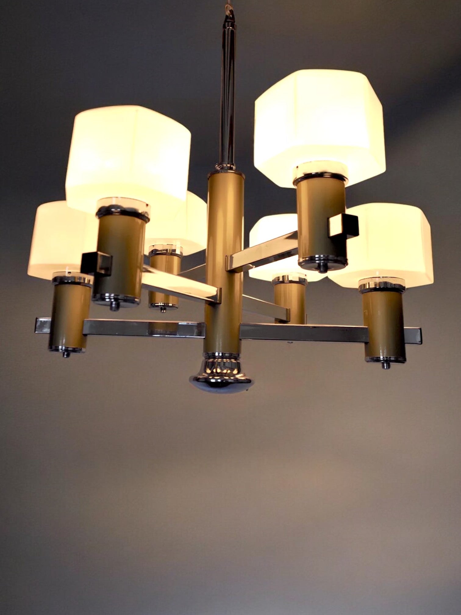 Gateano Sciolari Opaline Glass Chandelier, 1970s, Italy