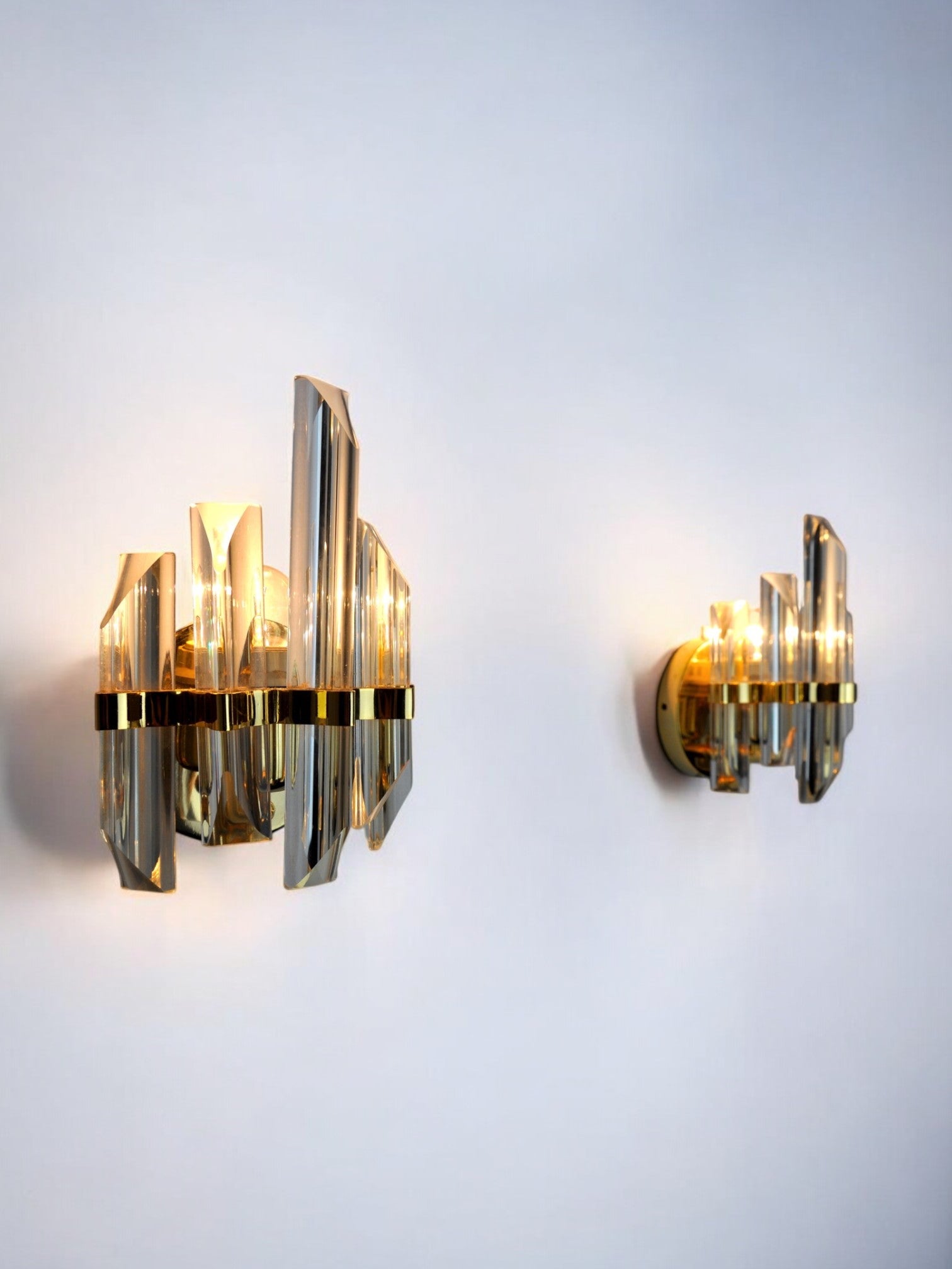 Pair of Venini Glass Sconces, Triedi cut glass, Italy, 1970