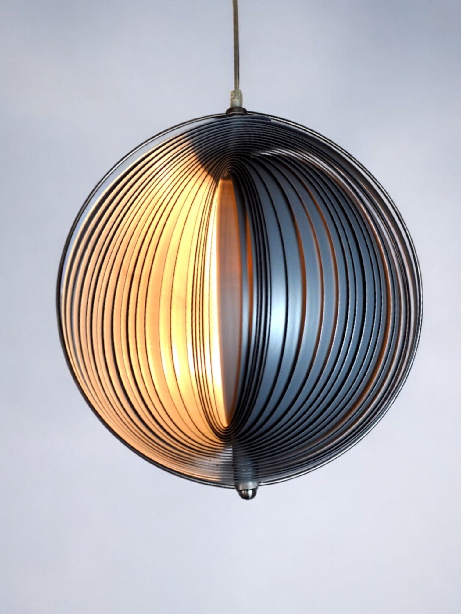 Suspension Moon, France, 1980