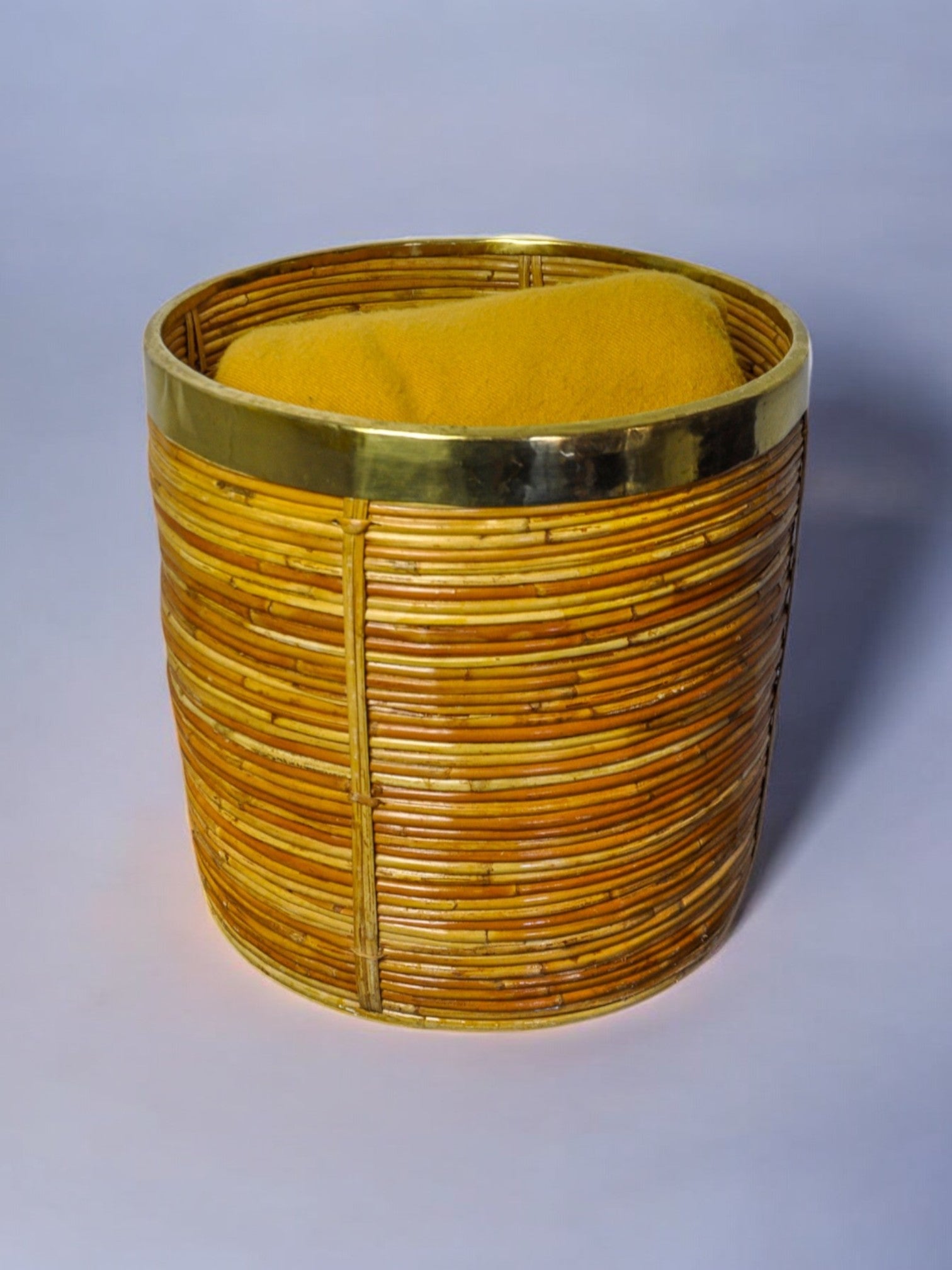 XL basket in rattan and brass, Italy, 1970, 36cm Diam