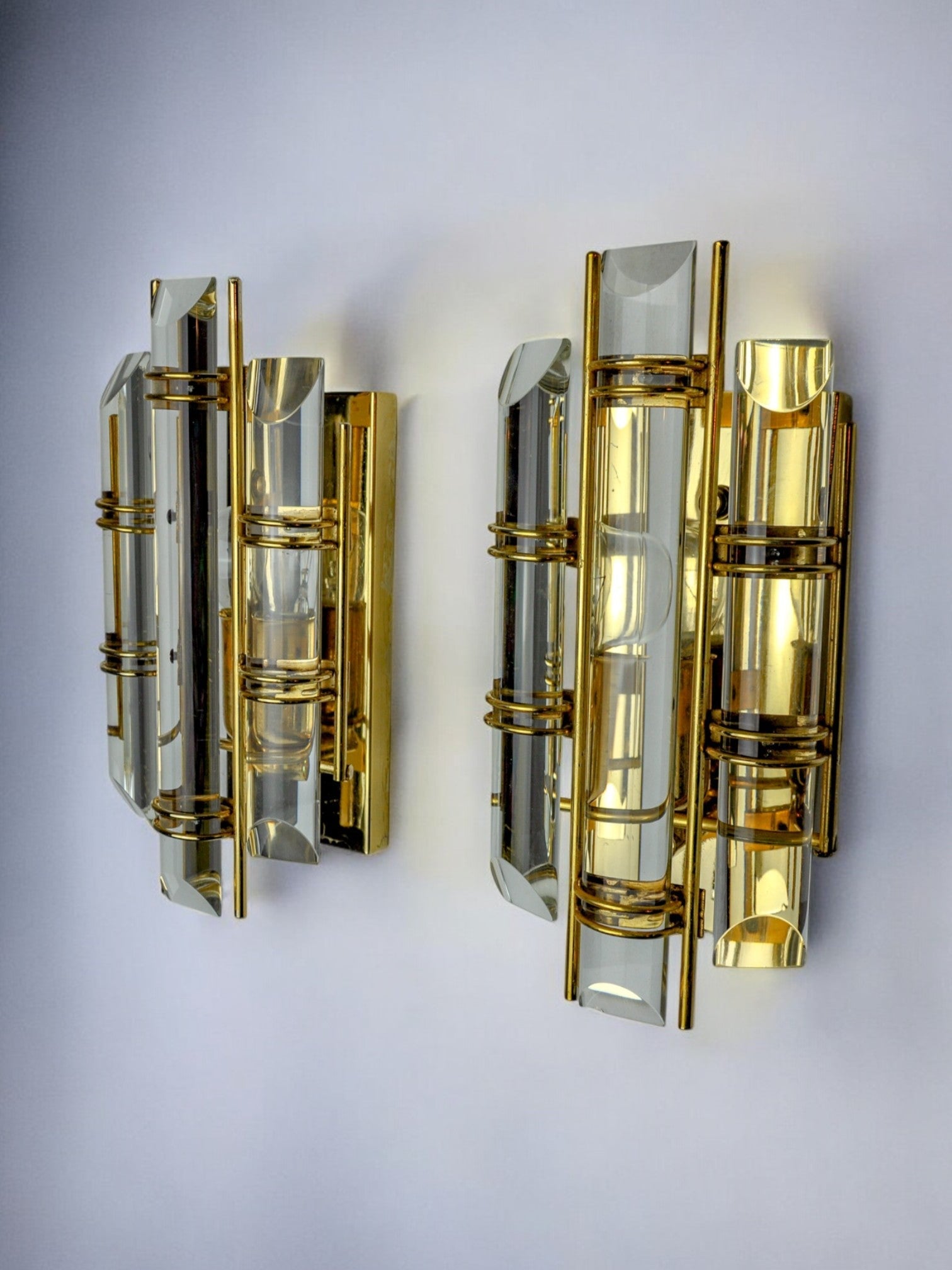 Pair of Venini wall lamps, half-moon glass, Murano, Italy 1970