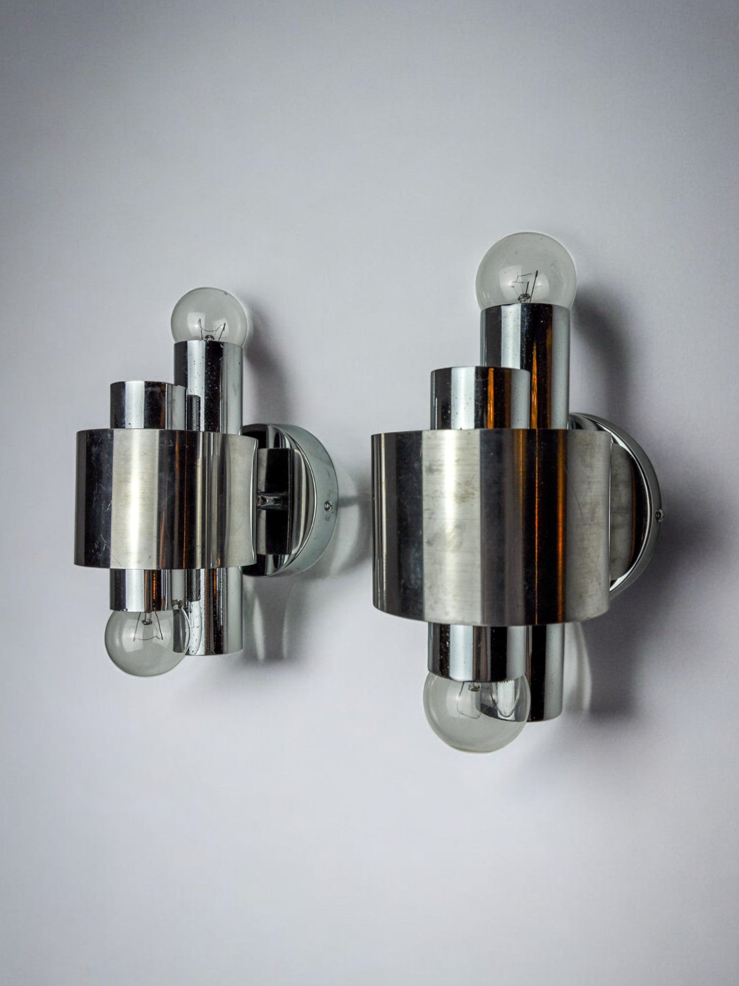 Pair of wall lamps by Sciolari, chromed metal, Italy, 1970
