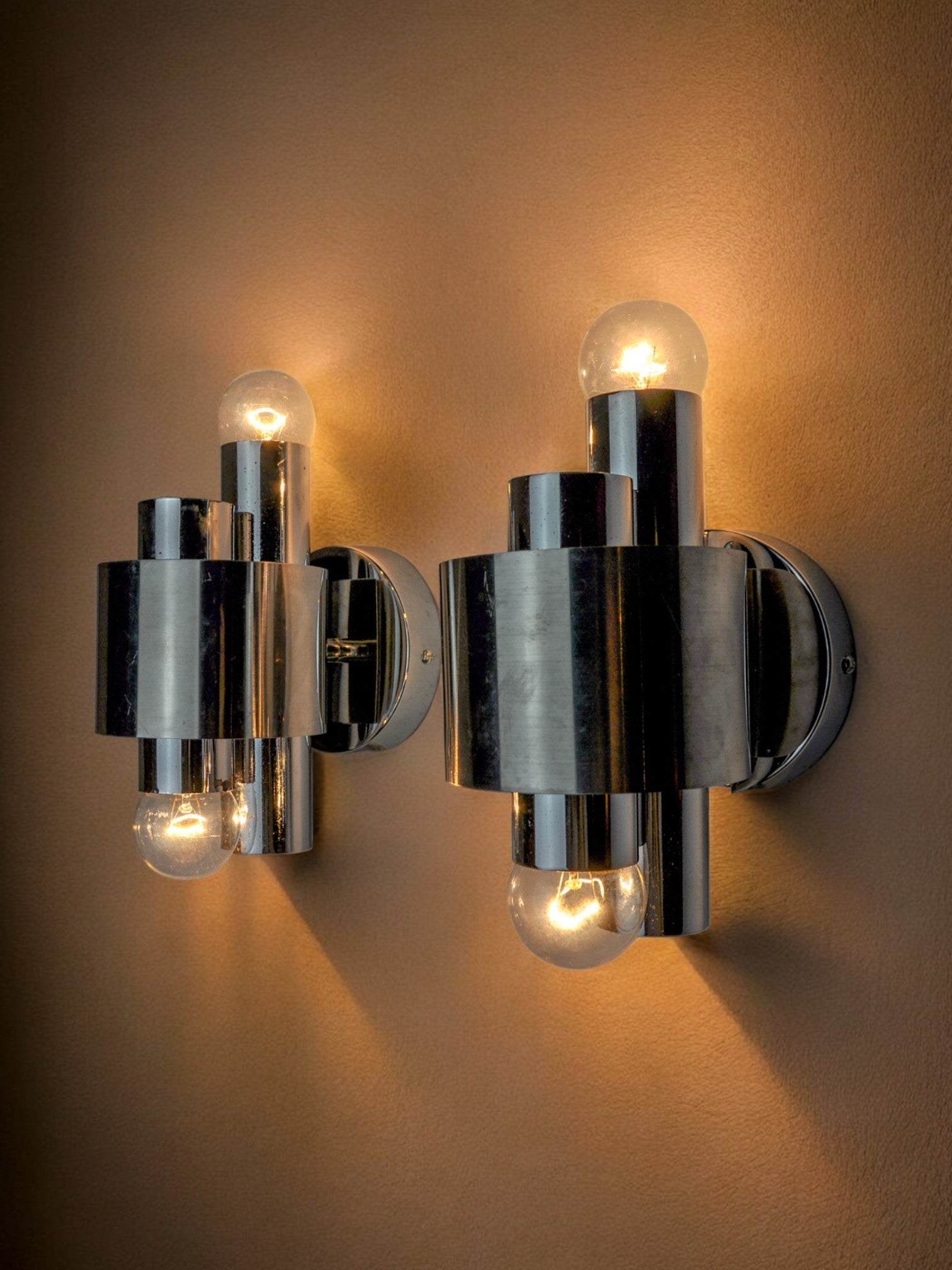 Pair of wall lamps by Sciolari, chromed metal, Italy, 1970