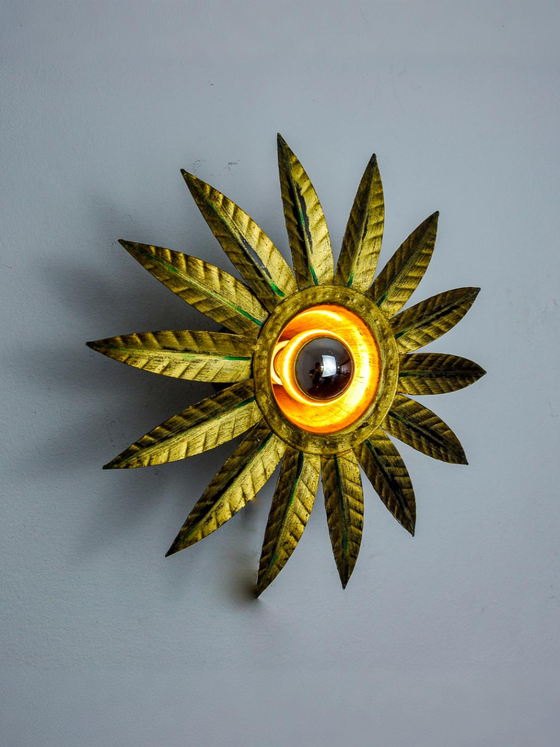 Brutalist sun wall lamp in gilded metal with gold leaf, Italy, 1970