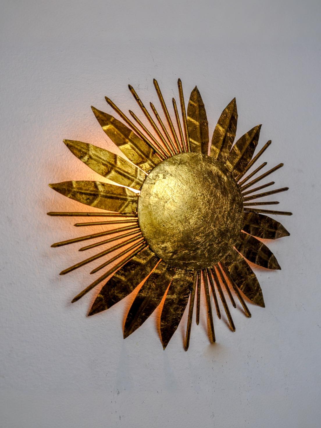Brutalist sun floral wall lamp, gold leaf gilded metal, Italy, 1970