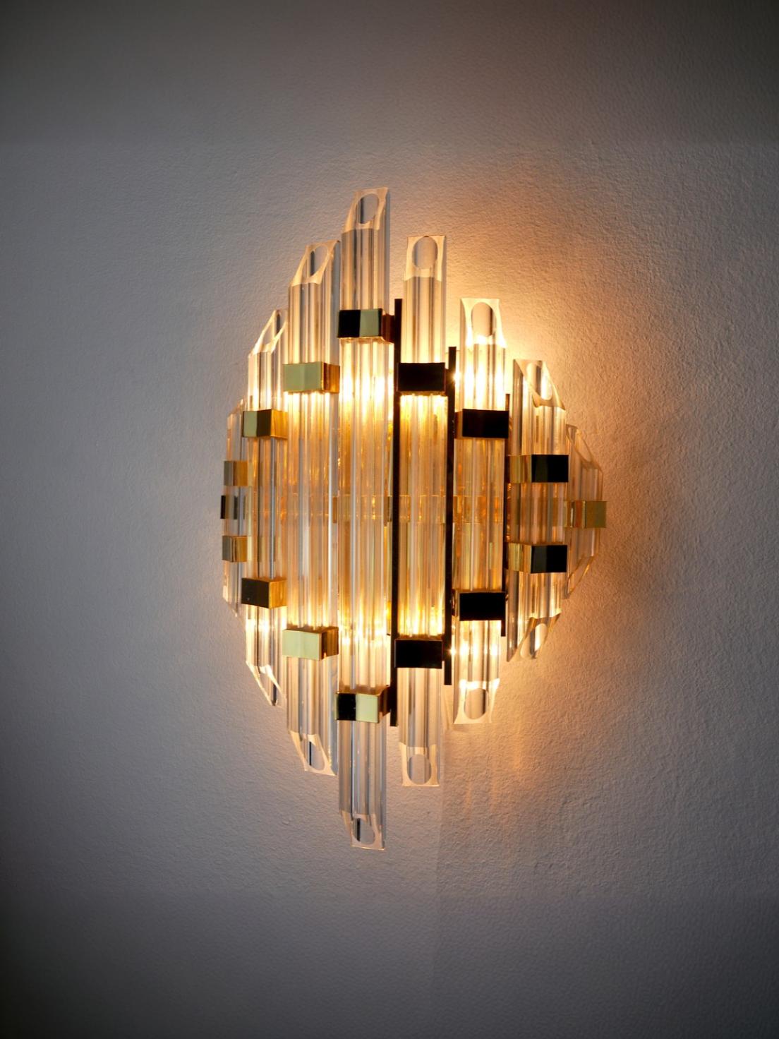 Venini wall lamp, triedri crystals, Italy, 1970