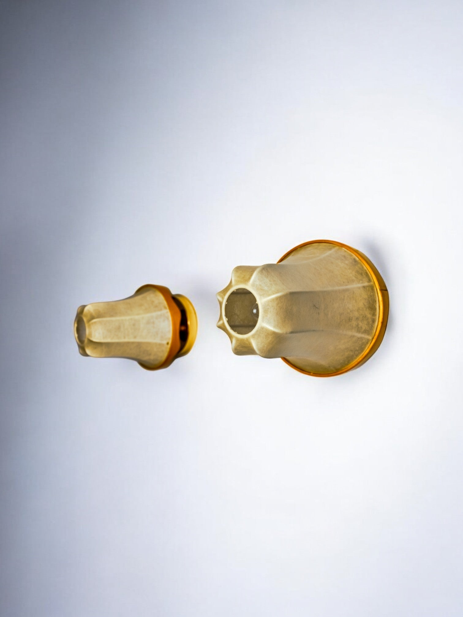 Pair of "Cocoon" pear-shaped wall lights, resin and pine, Italy, 1970