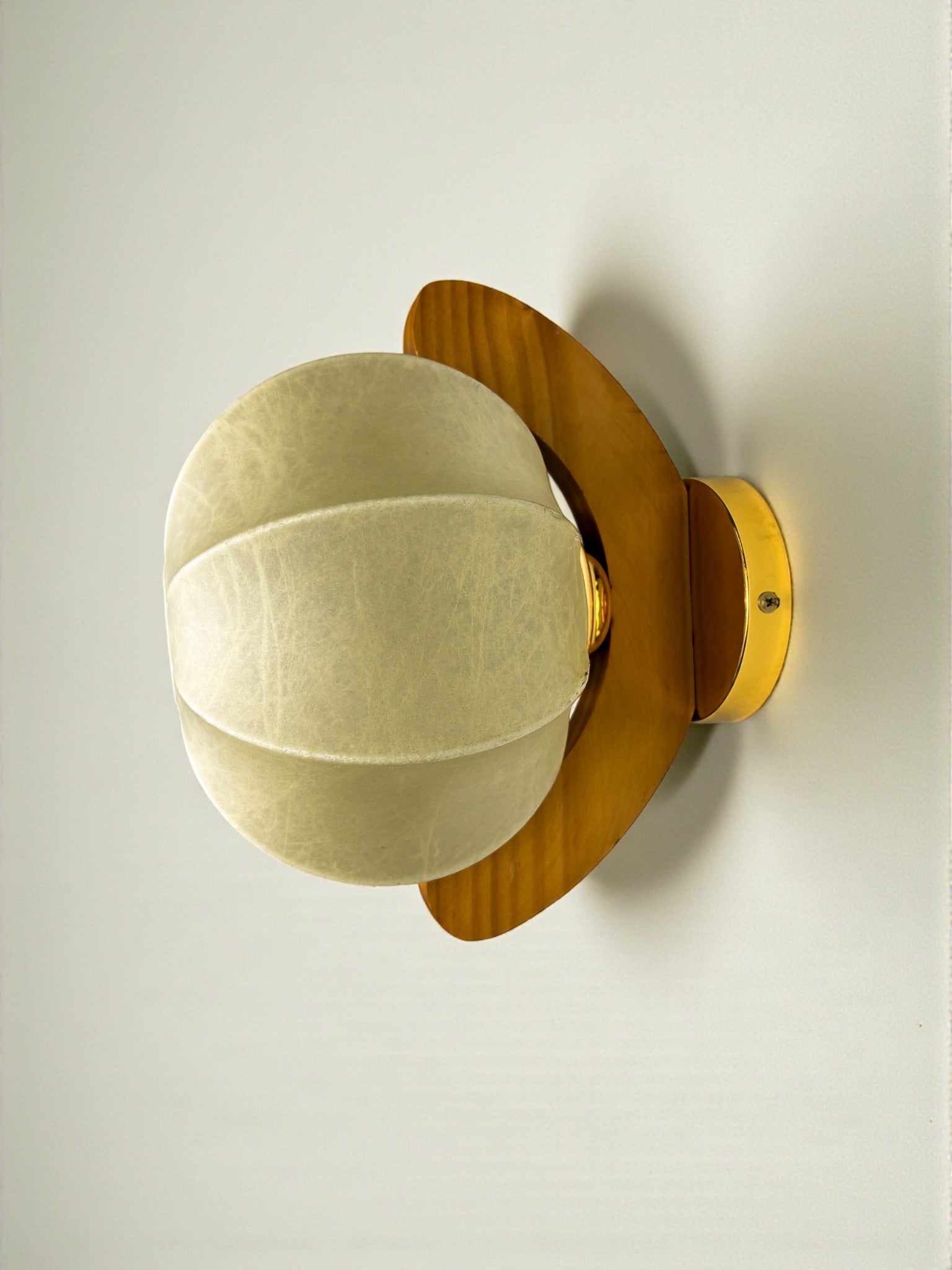 Italian Cocoon wall lamp, resin and pine, Circa 1970's
