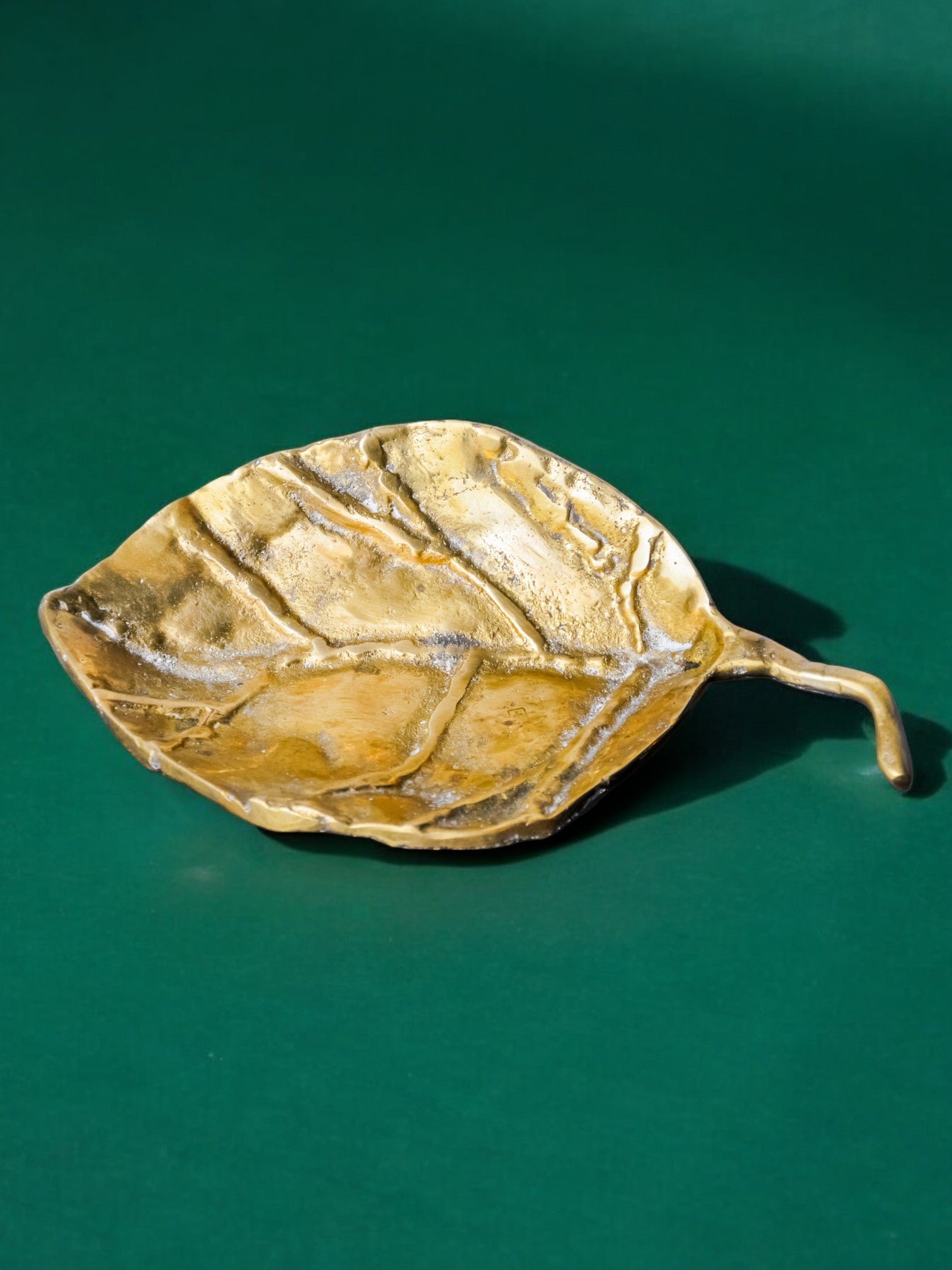 Brutalist Leaf tray by David Marshall in bronze, 1970's