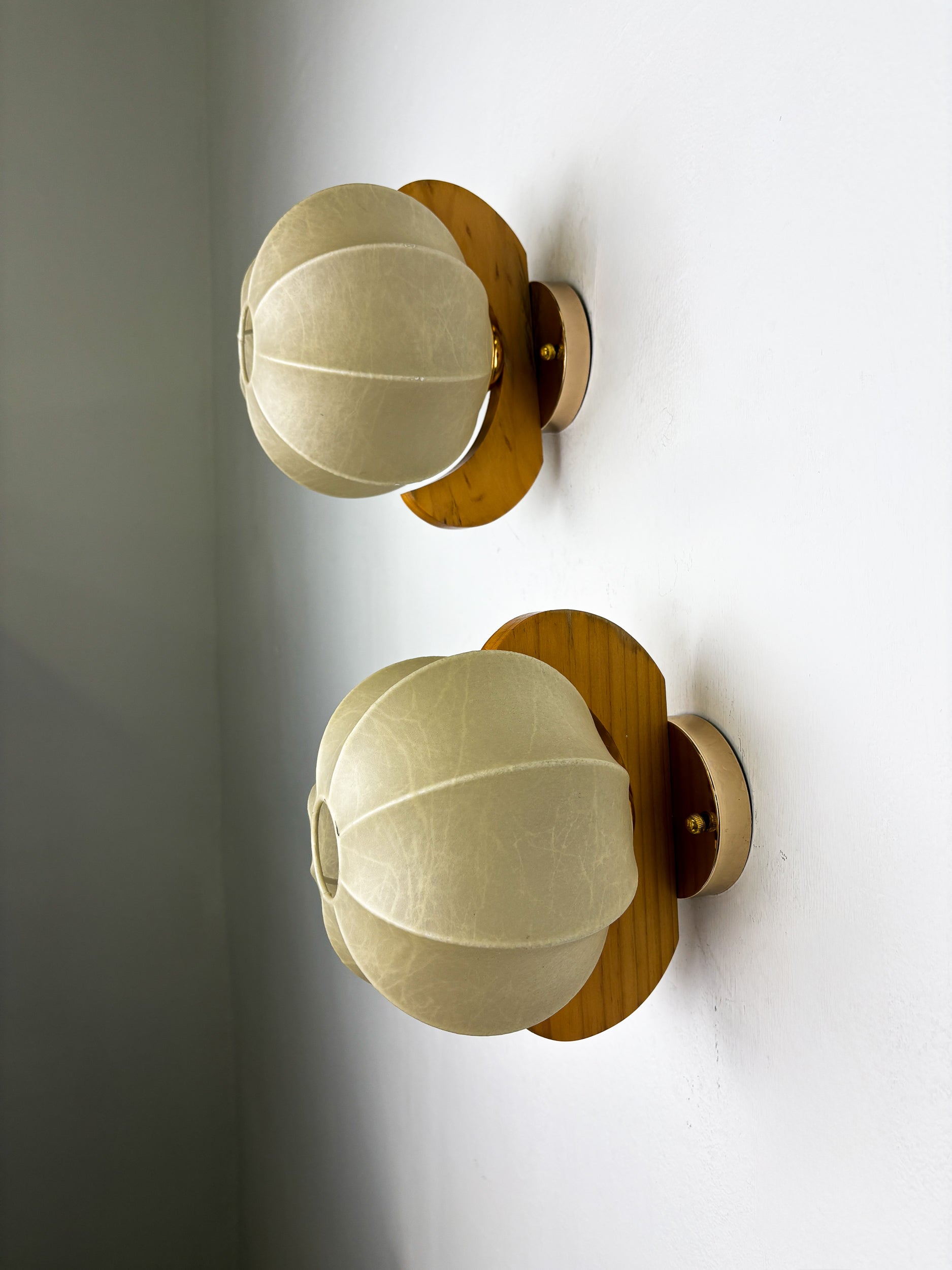 Pair of "Cocoon" wall lights in resin and pine, Italy, Circa 1970