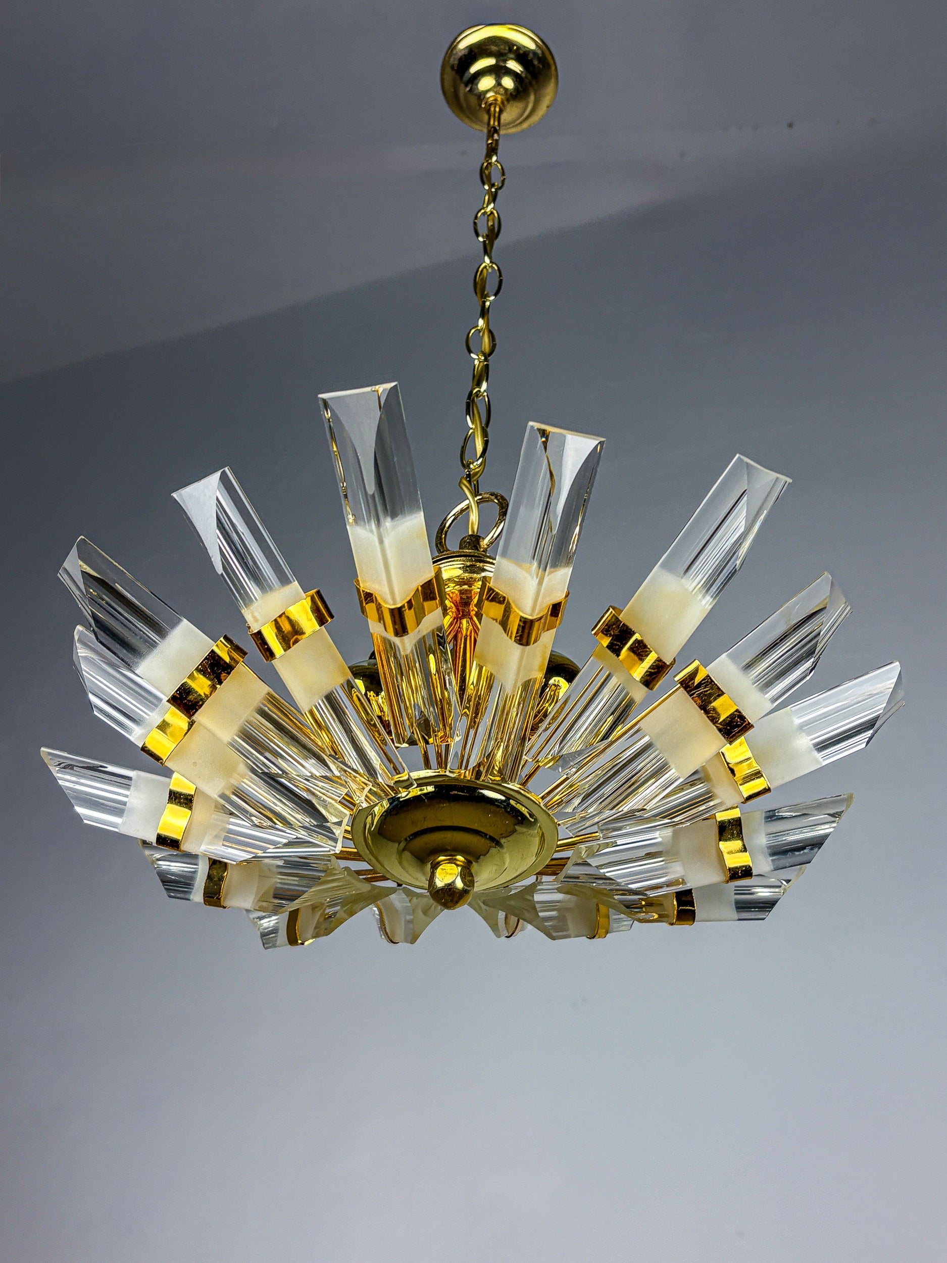 Sun-Shaped Chandelier by Oscar Torlasco for StilKronen, Cut Murano Glass, Italy 1970s