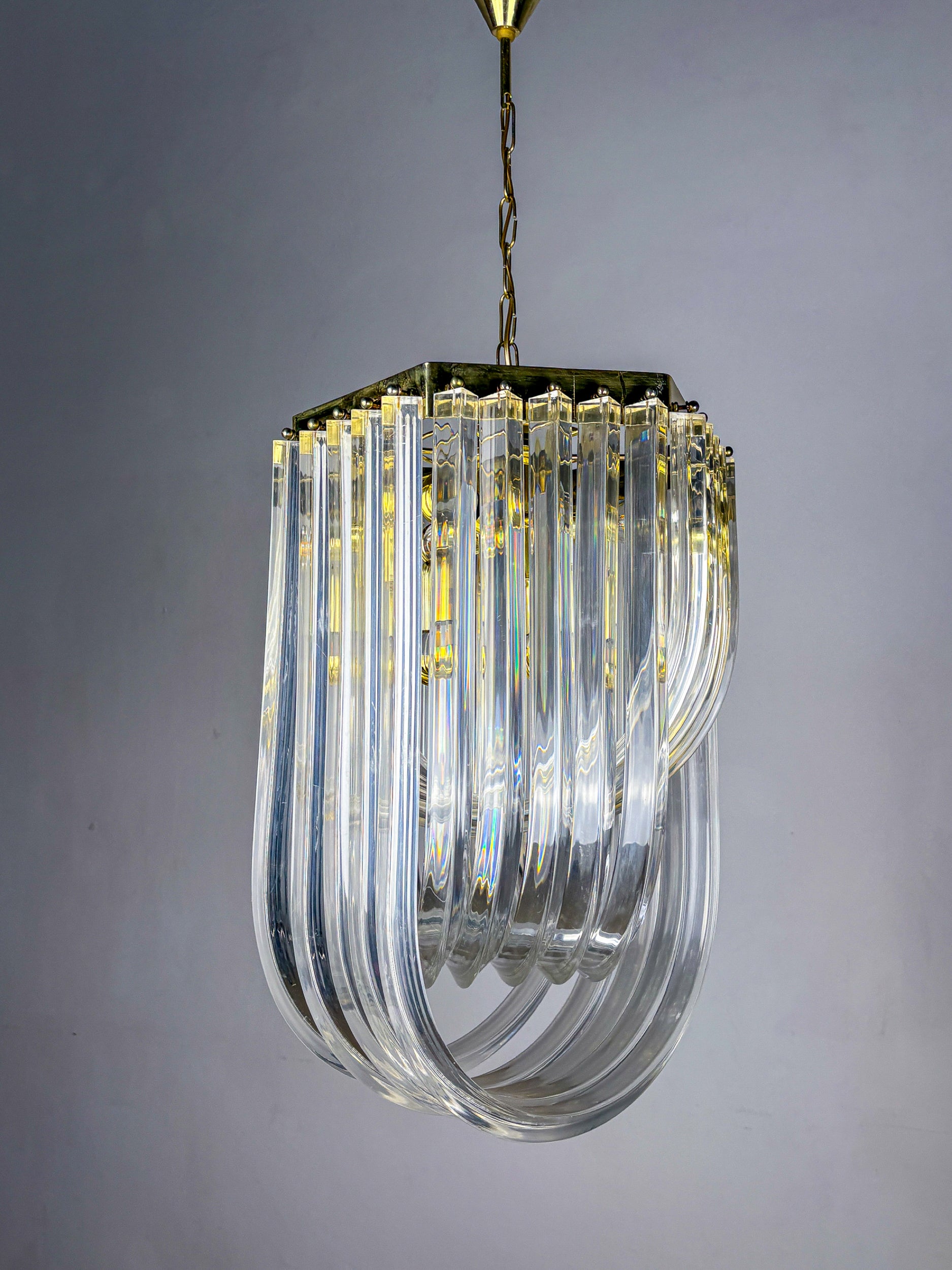 Long Mid-Century Curved Lucite Ribbon Chandelier in Brass, Italy