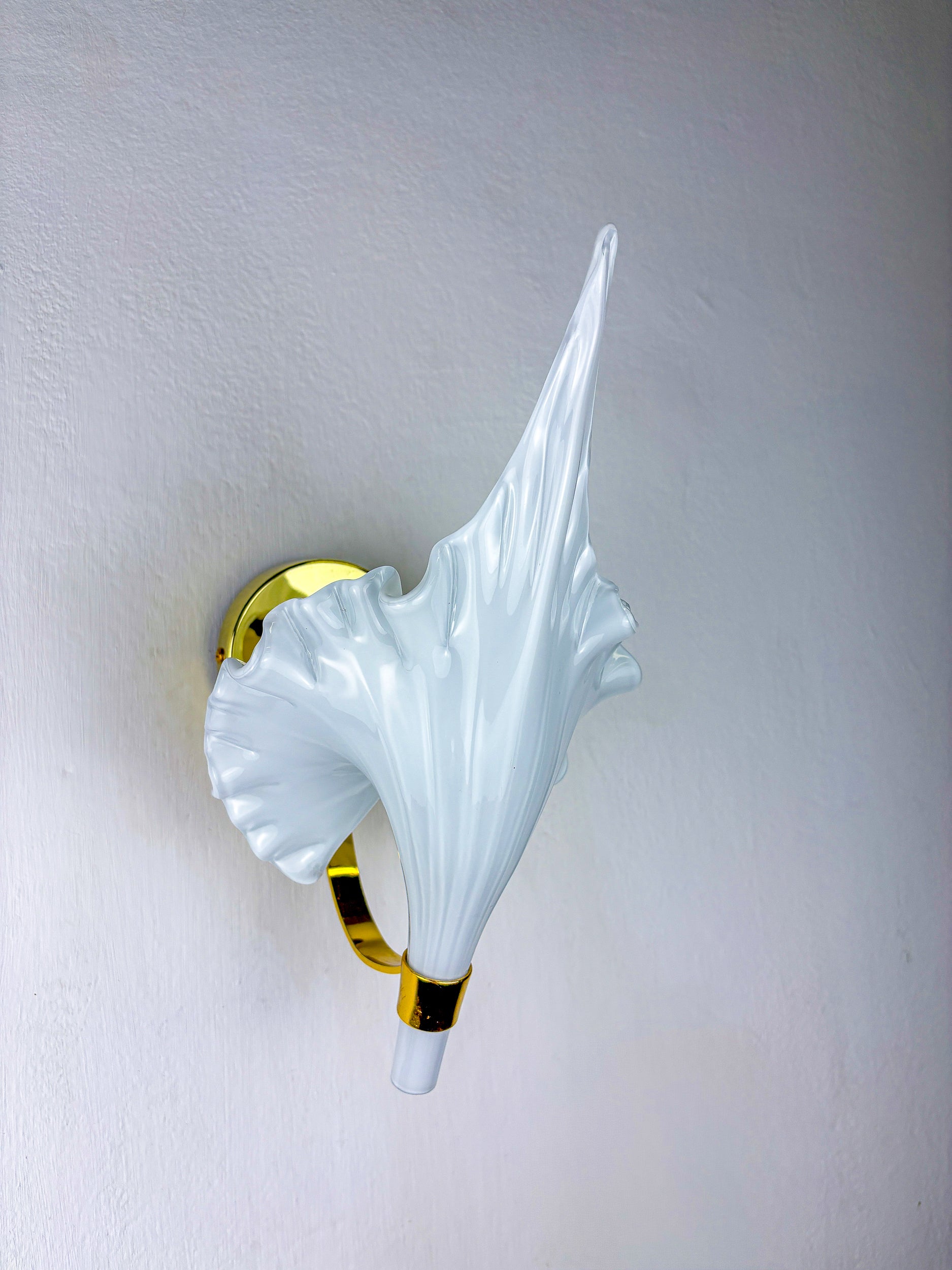 Italian "Calla Lily" Leaf-Shaped Wall Sconce, Murano Glass & Gilt Brass, Circa 1970's
