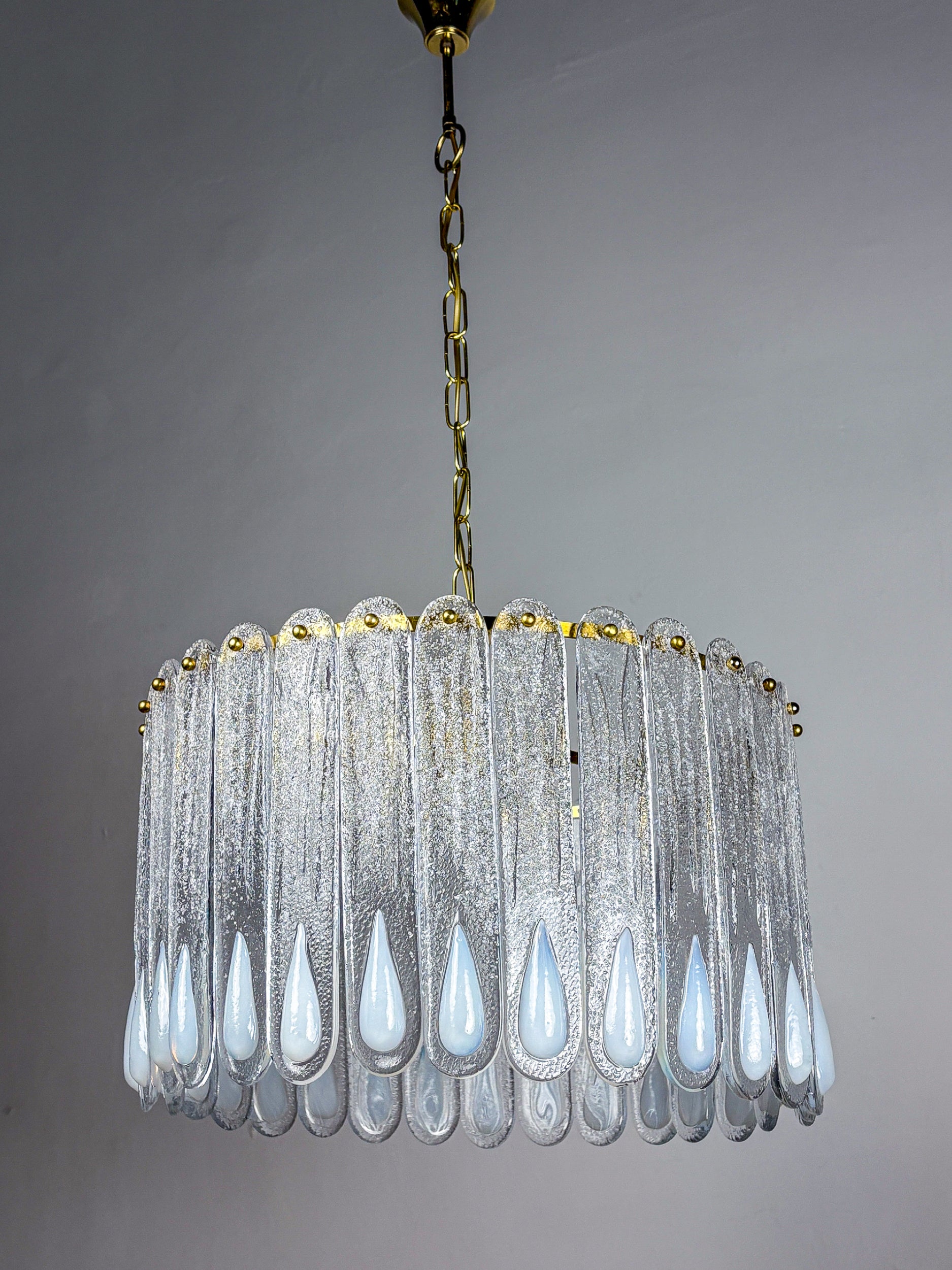 Murano Mazzega Chandelier, Iridescent White Frosted Glass, Italy 1960s
