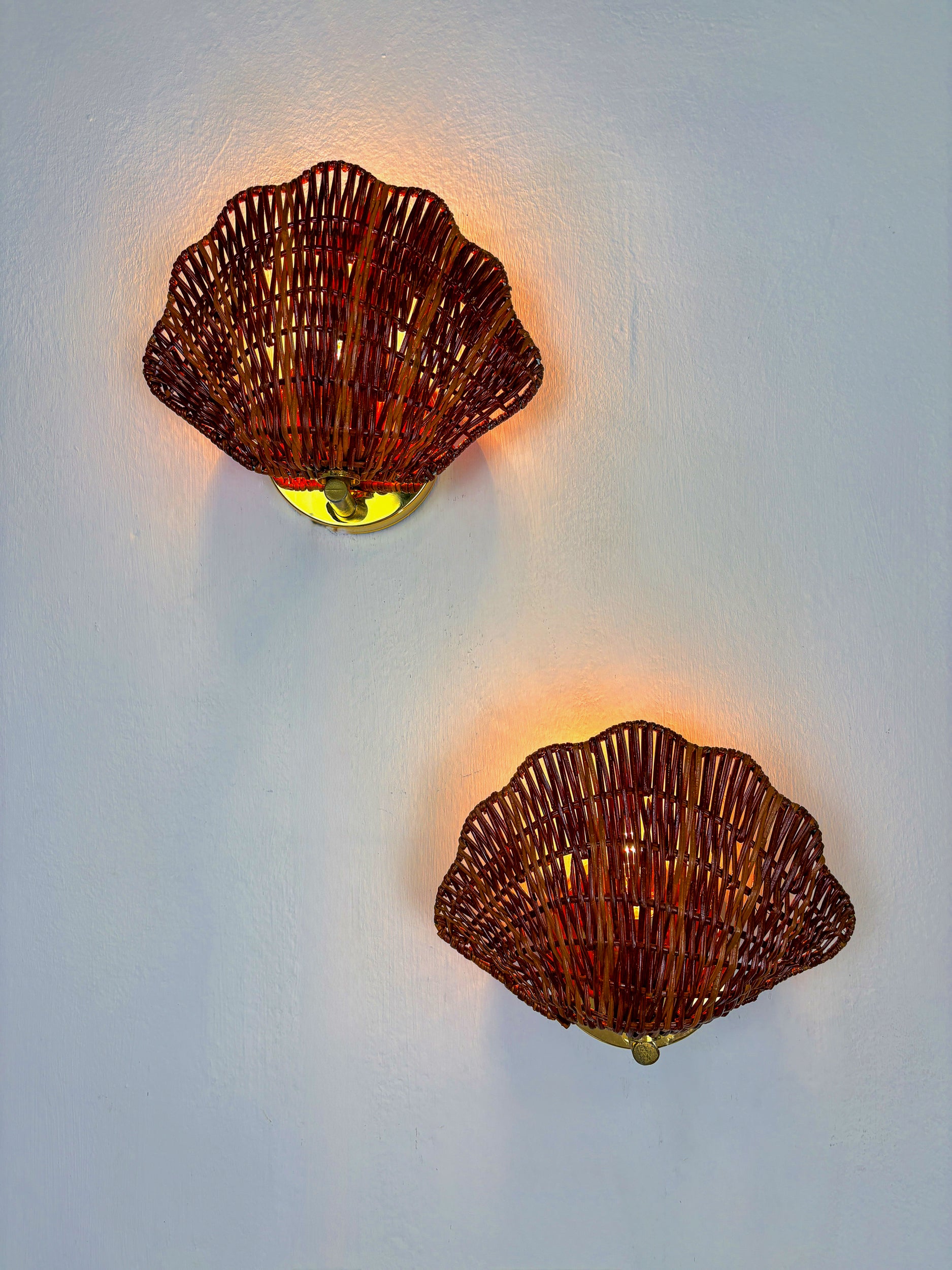 Pair of Shell-Shaped Wicker Wall Sconces – Rattan & Brass, Italy 1970