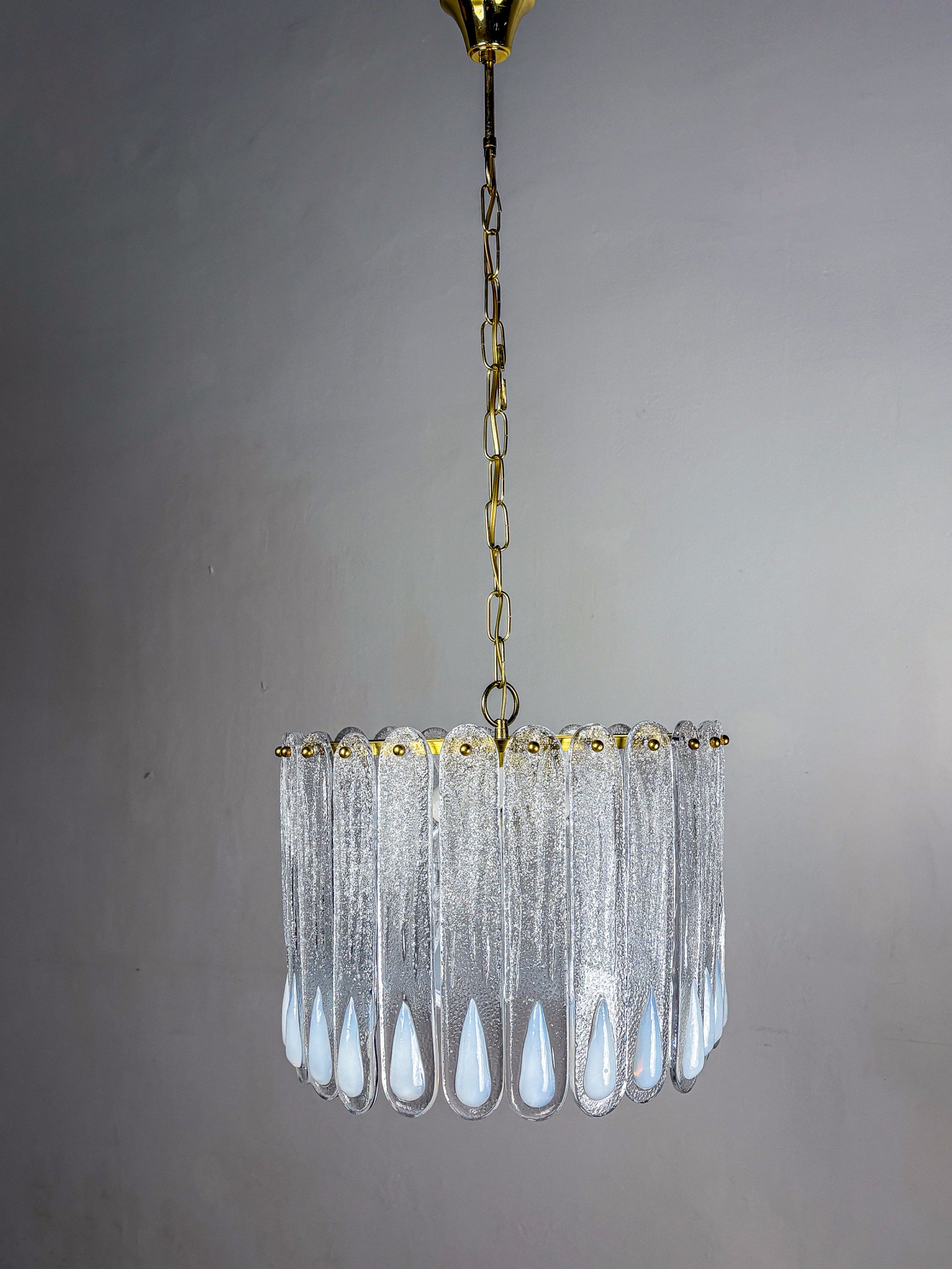 Murano Mazzega Chandelier, Iridescent White Frosted Glass, Italy 1960