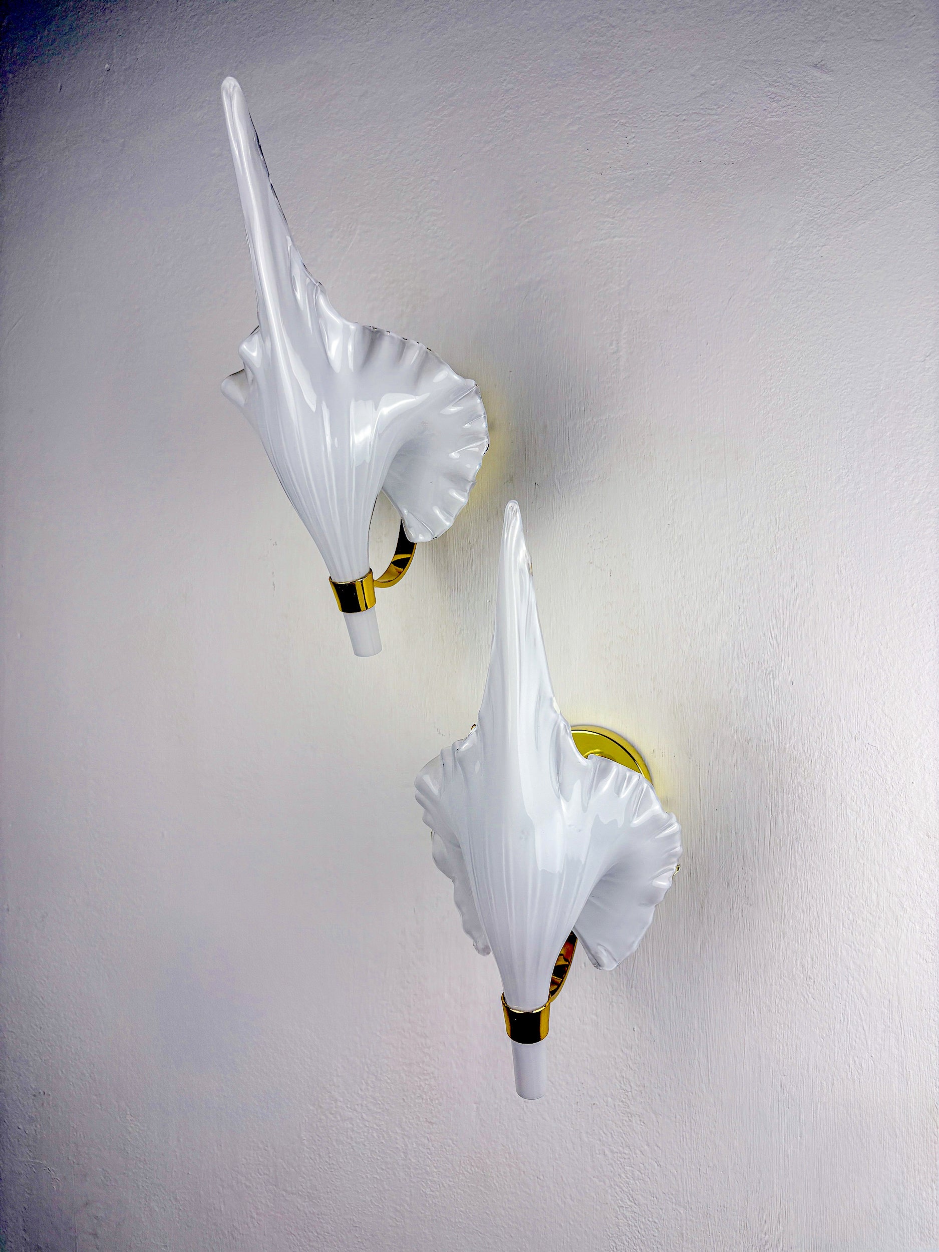 Pair of "Calla Lily" Leaf-Shaped Wall Sconces, Murano Glass & Gilt Brass, Circa 1970's, Italy