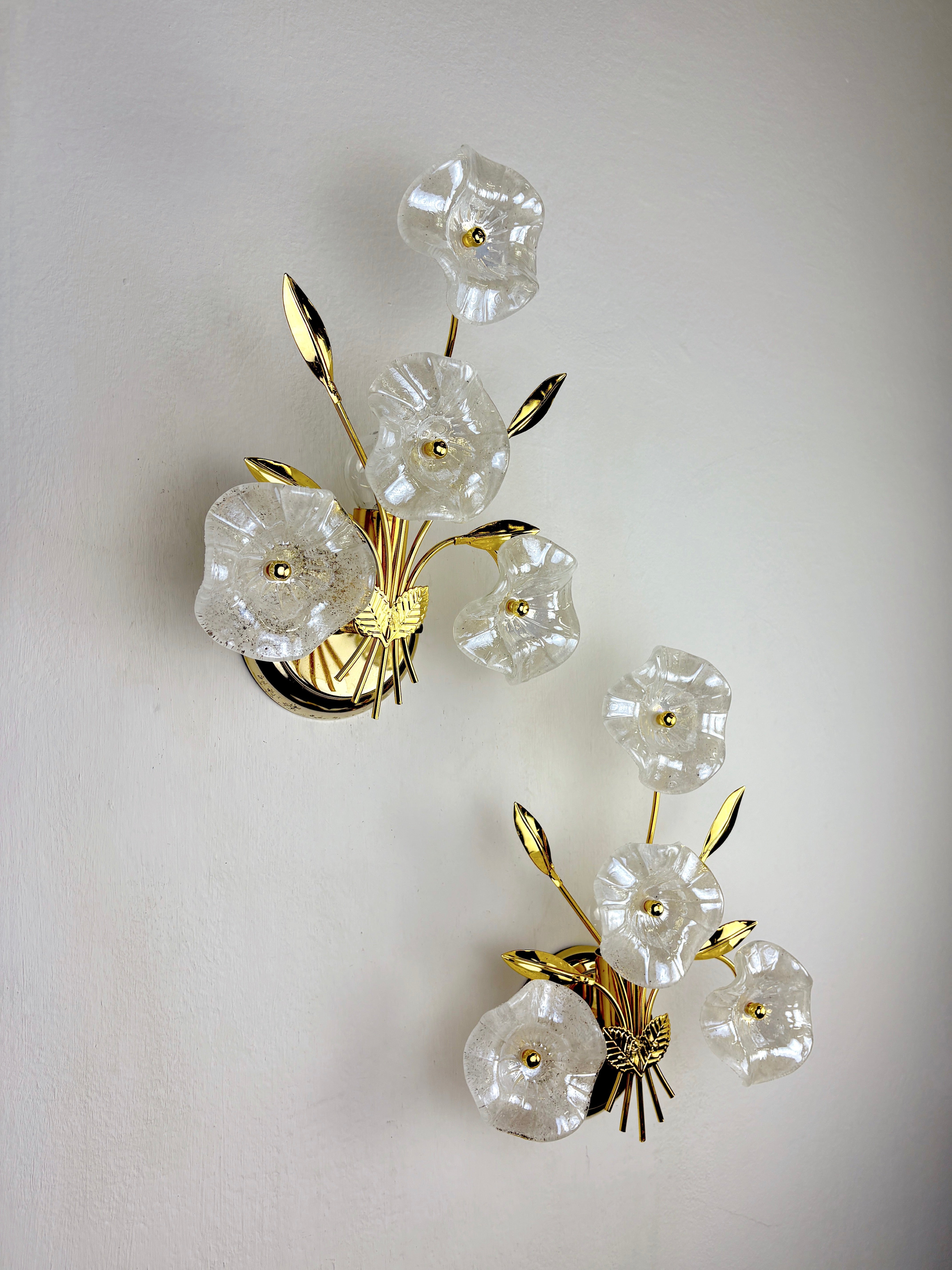 Pair of Hibiscus floral Sconces, Frosted Murano Glass, Italy, 1970s