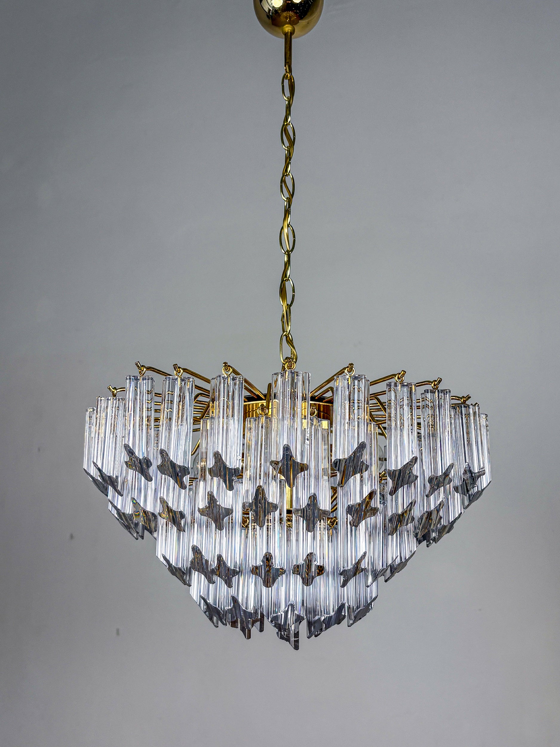 Italian "Archimede" four-tier Ceiling Light by Novaresi – Triedri Murano Glass & Gilt Brass, 1970s