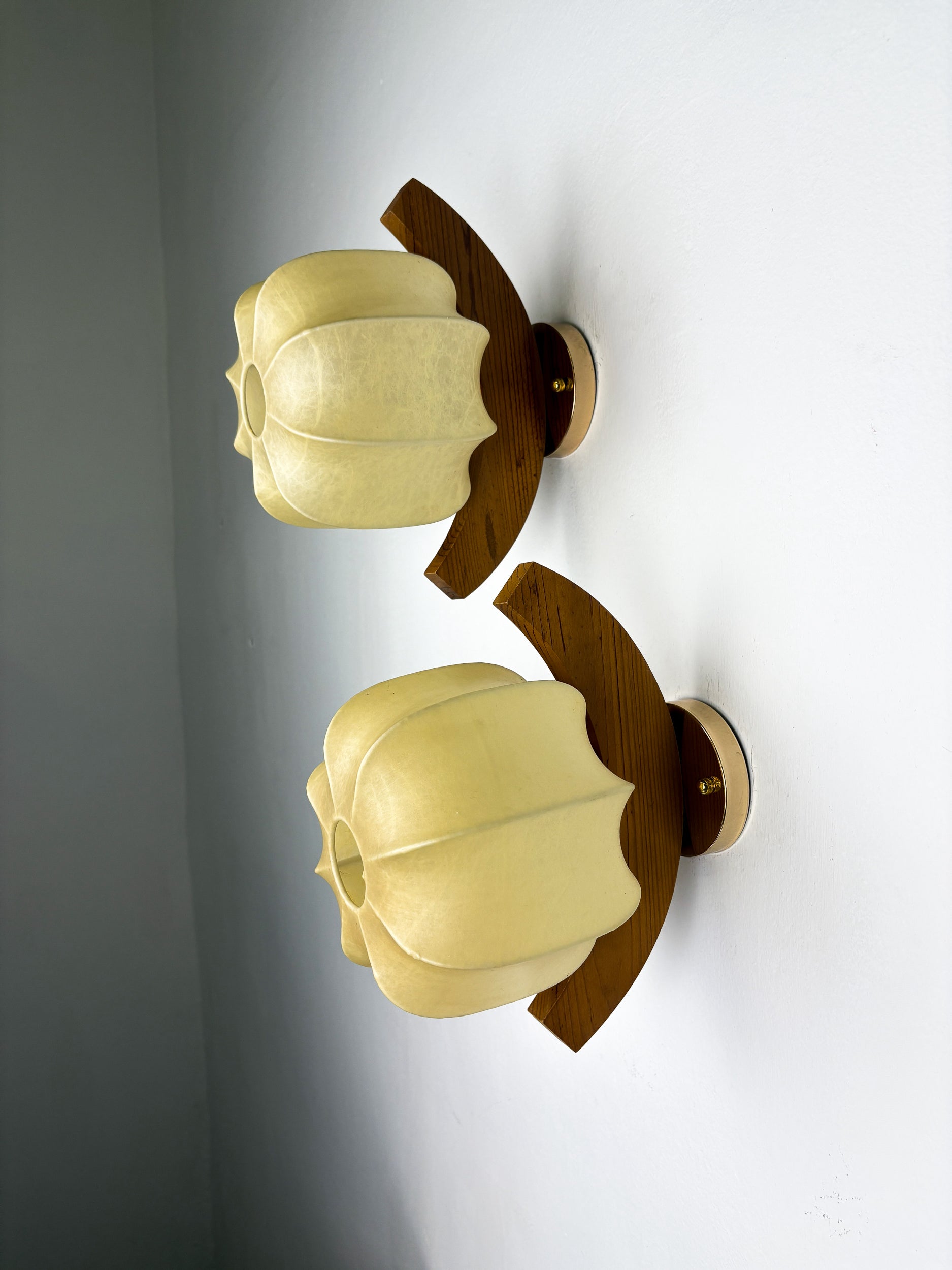 Pair of "Cocoon" wall lights, resin and pine, Italy, 1970's