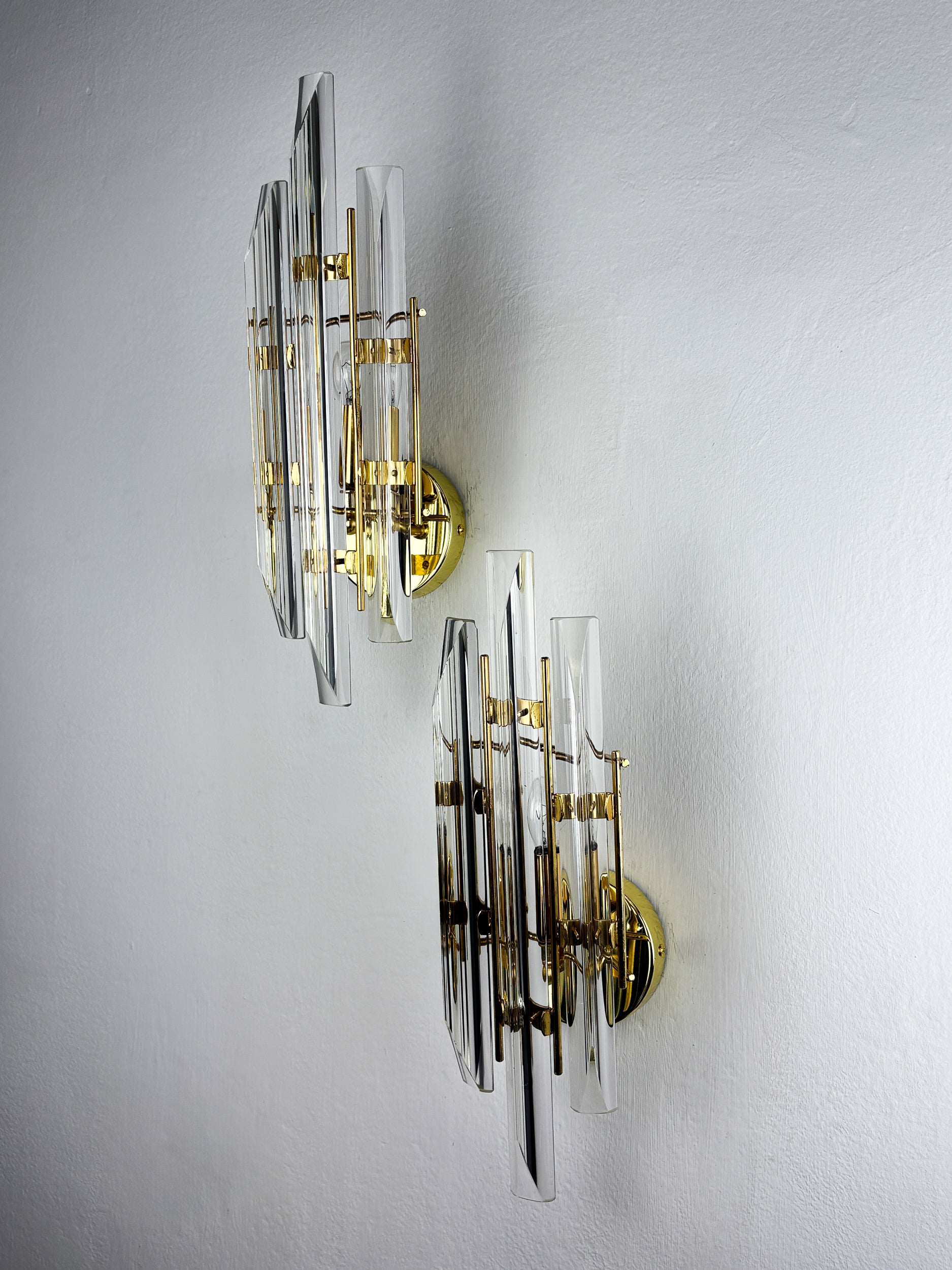 Pair of Venini wall lights, Murano cut glass, Italy, Circa 1970's