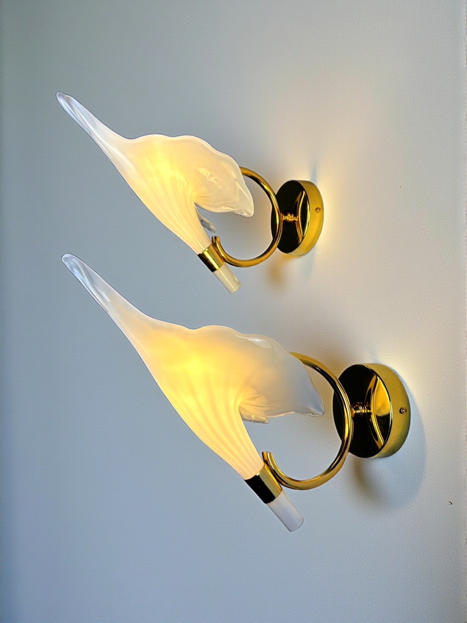 Pair of "Calla Lily" Leaf-Shaped Wall Sconces, Murano Glass & Gilt Brass, Italy 1970s