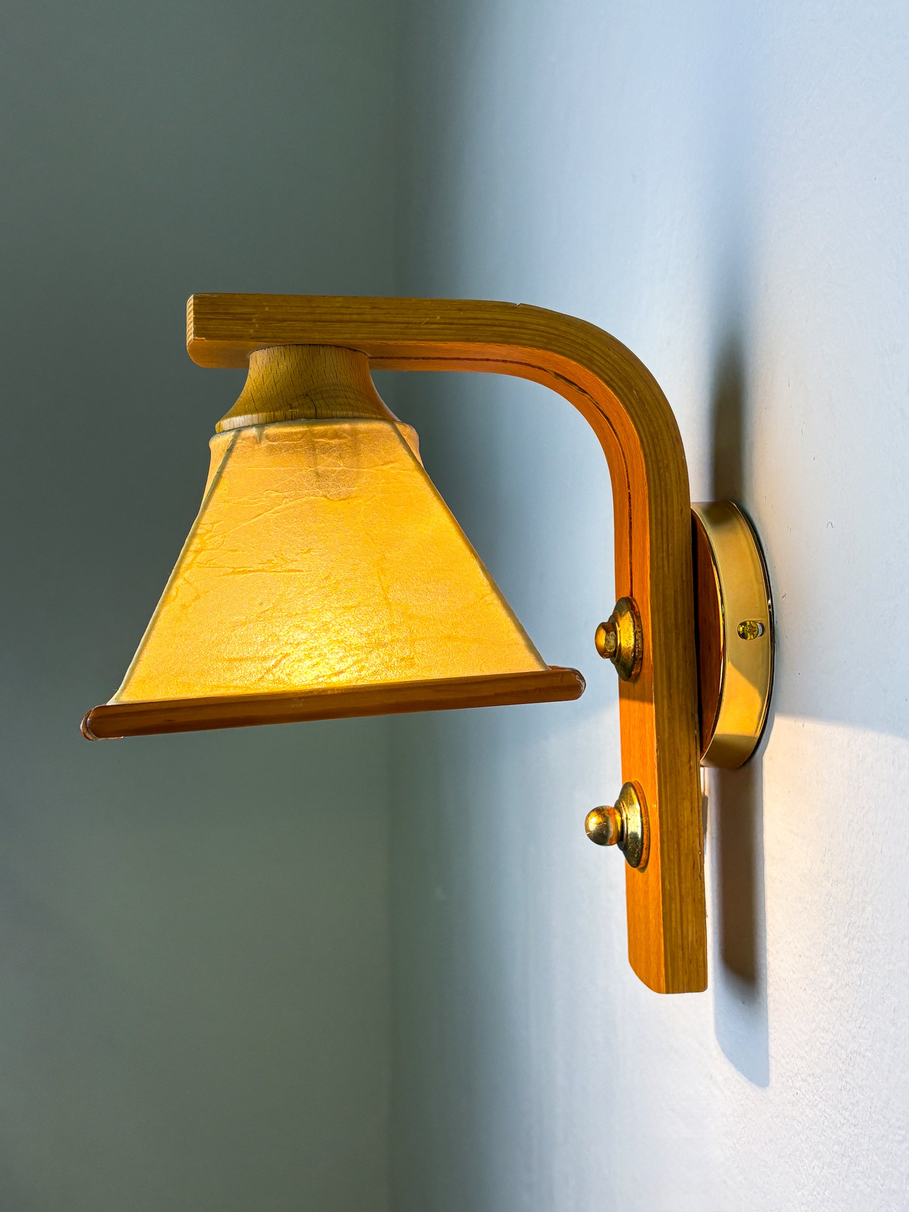 Pair of Italian "Cocoon" wall lights, resin and pine wood, Circa 1970s