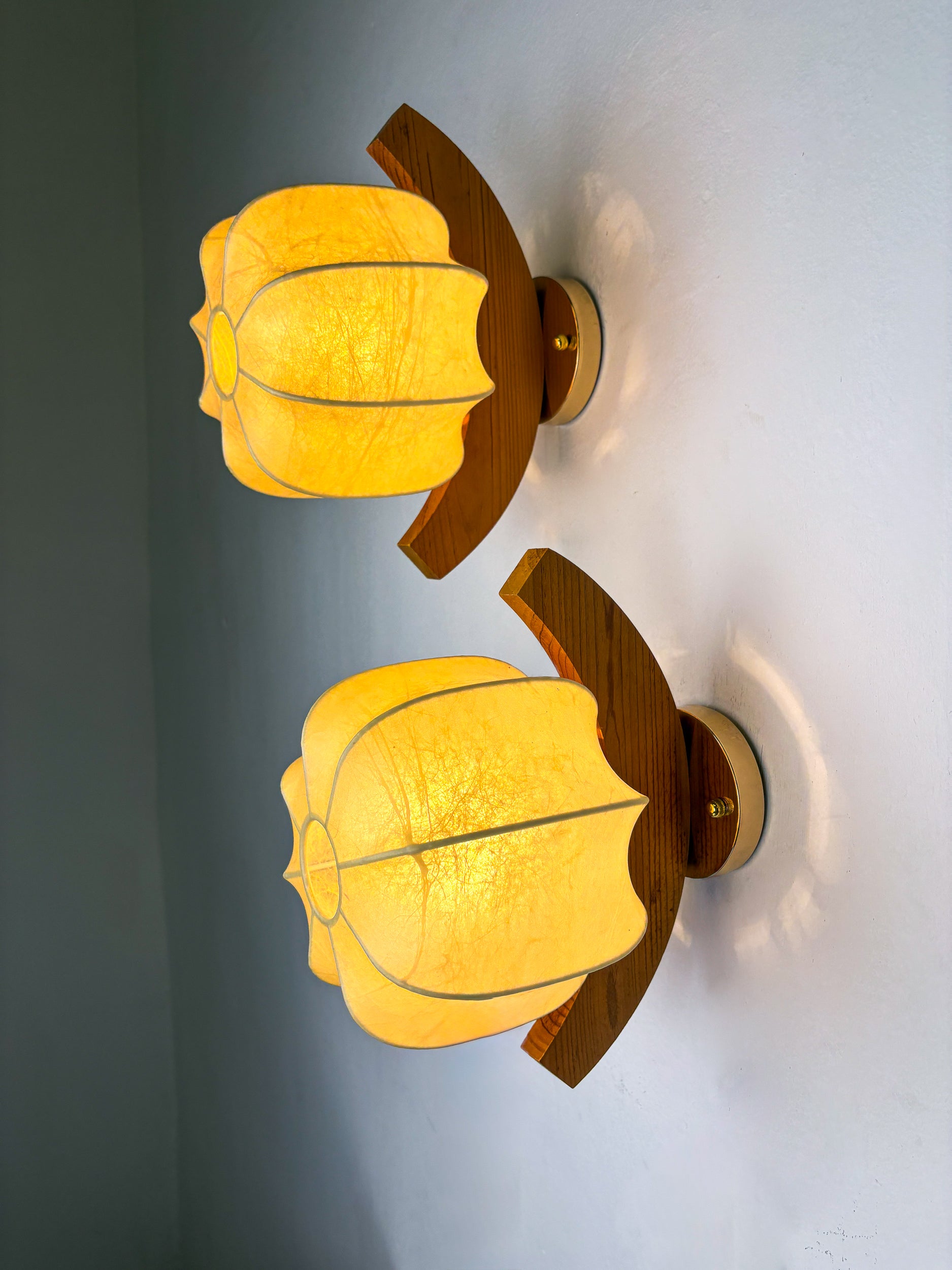 Pair of "Cocoon" wall lights, resin and pine, Italy, 1970's