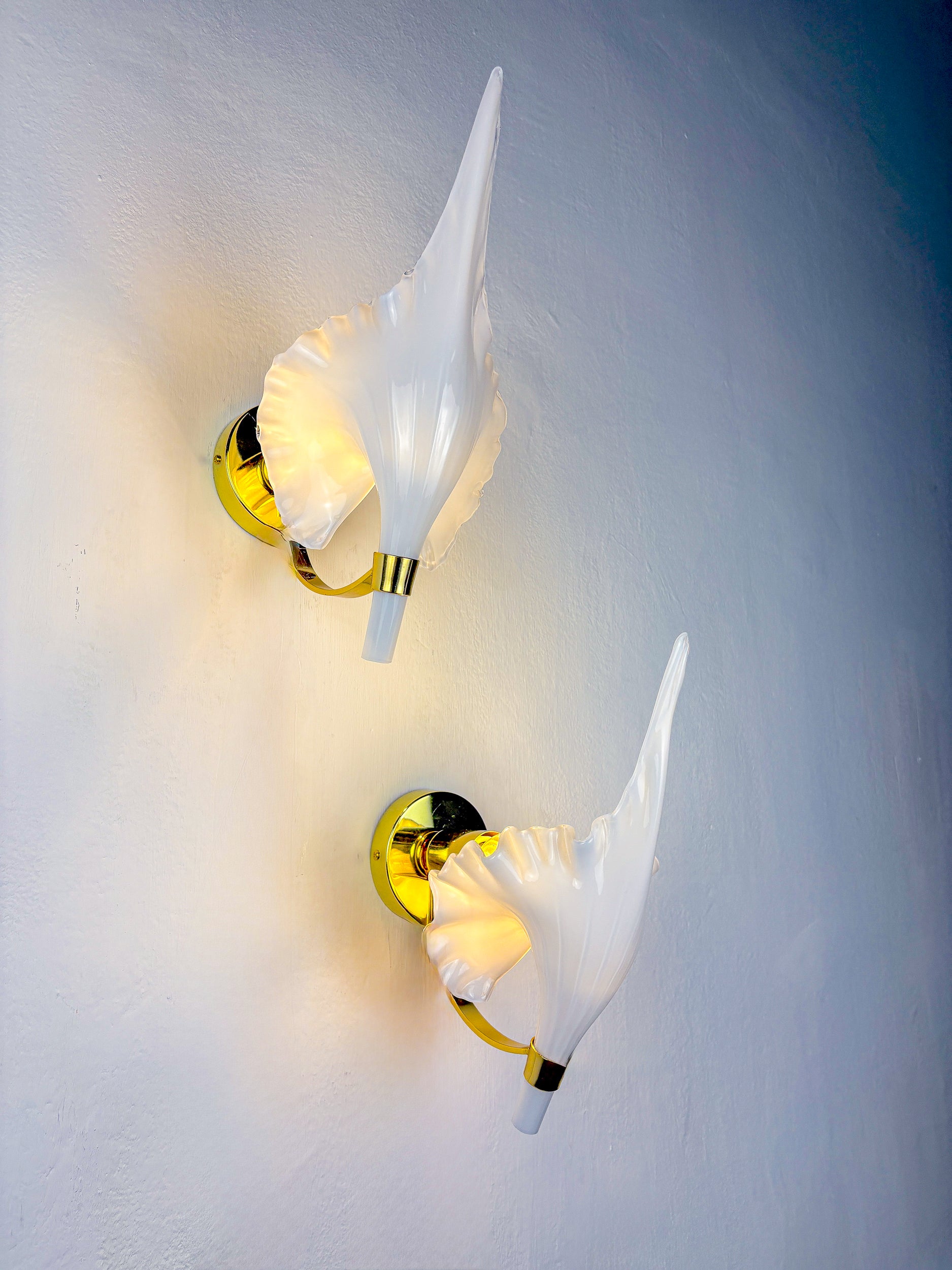 Pair of "Calla Lily" Leaf-Shaped Wall Sconces, Murano Glass & Gilt Brass, Circa 1970's, Italy