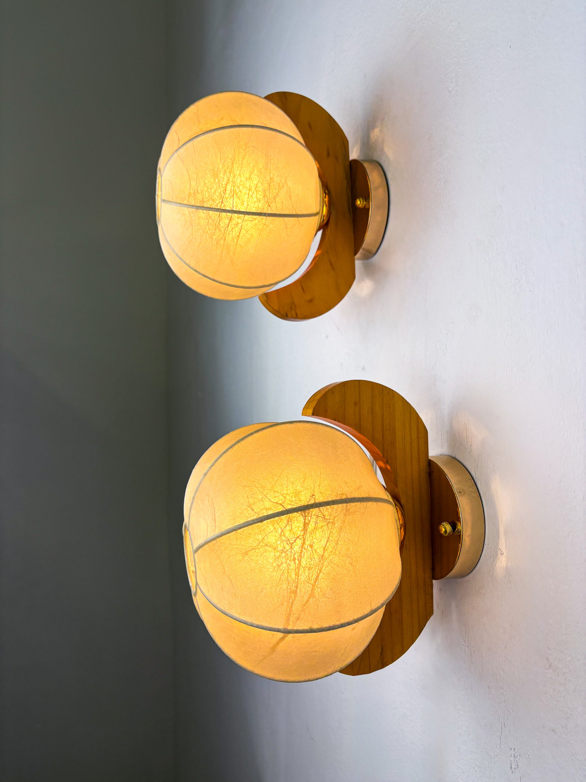 Pair of "Cocoon" wall lights in resin and pine, Italy, Circa 1970