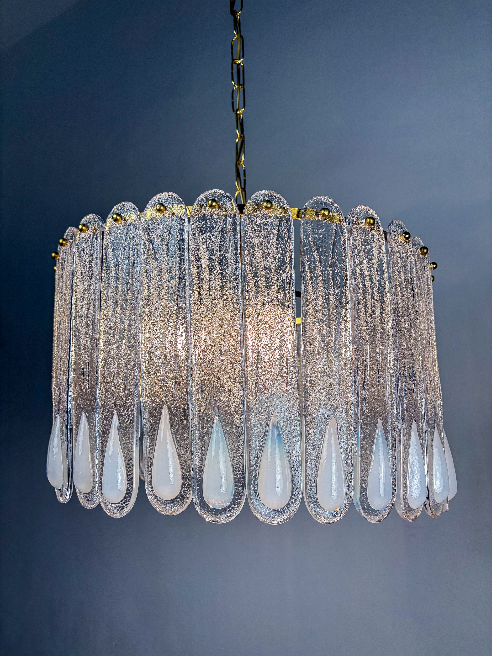 Murano Mazzega Chandelier, Iridescent White Frosted Glass, Italy 1960s