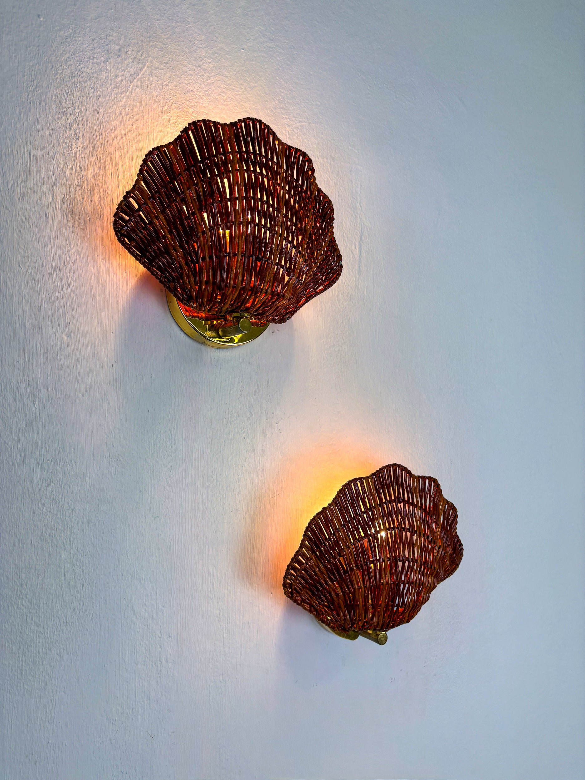 Pair of Shell-Shaped Wicker Wall Sconces – Rattan & Brass, Italy 1970