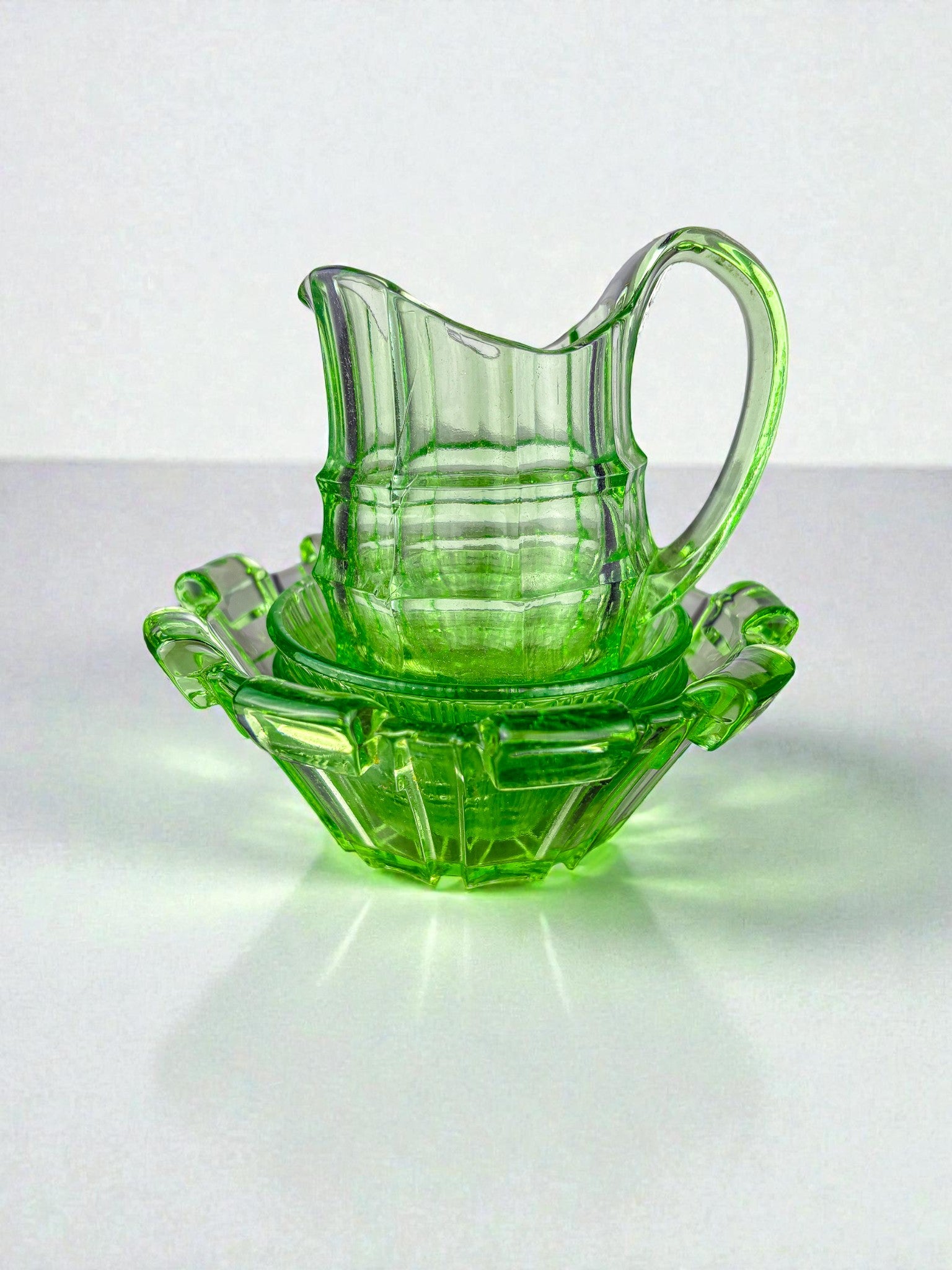 Green Uranium Glass Decorative Set of Bowls & Saucers, France, 1930s–1940s