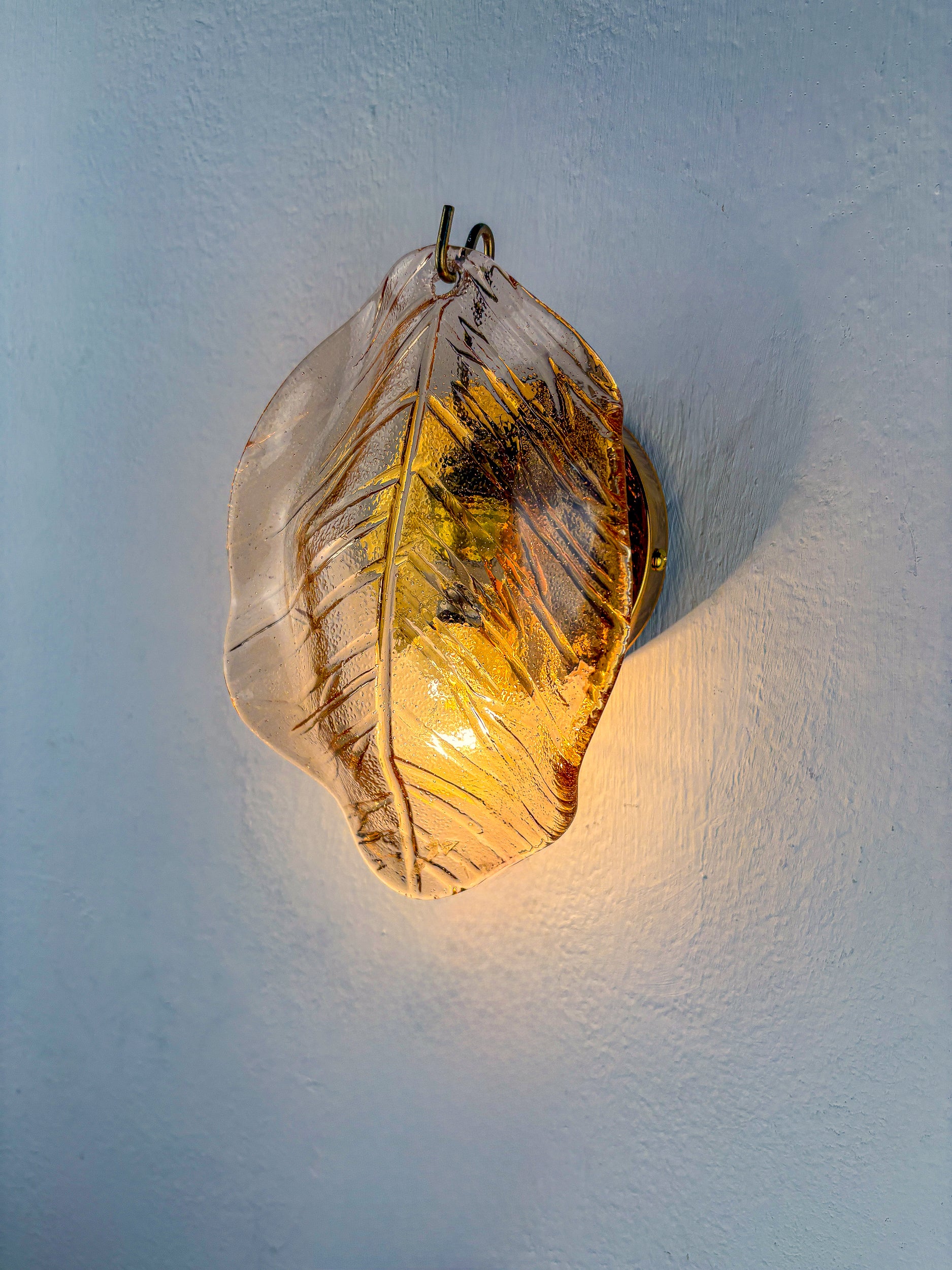 Italian "Leaf" Murano pink glass wall sconce, 1970's