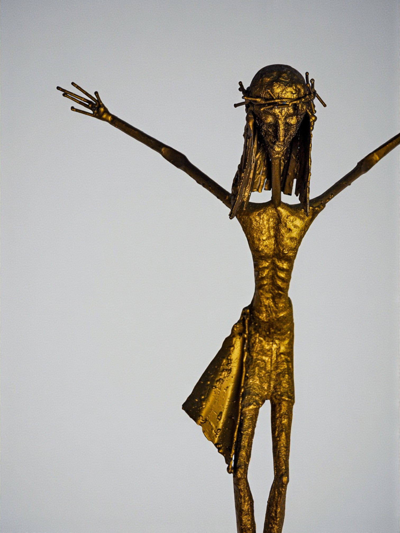Brutalist Crucifix Wall Sculpture – Gilded brass, Elongated Figure, 1970s