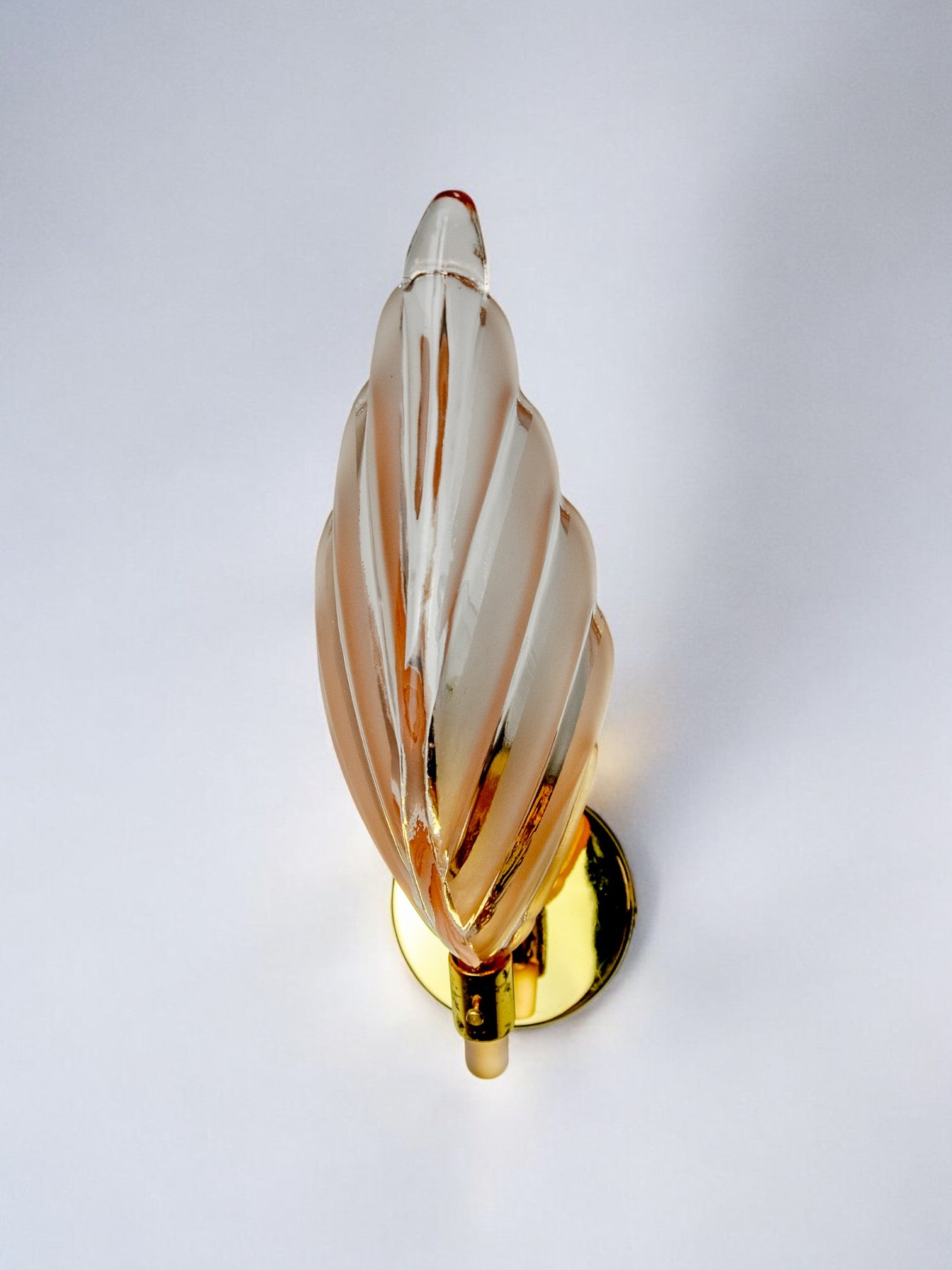 Italian Pink Leaf-Shaped Murano Glass Wall Sconce, Gilt Brass, Italy, 1970s