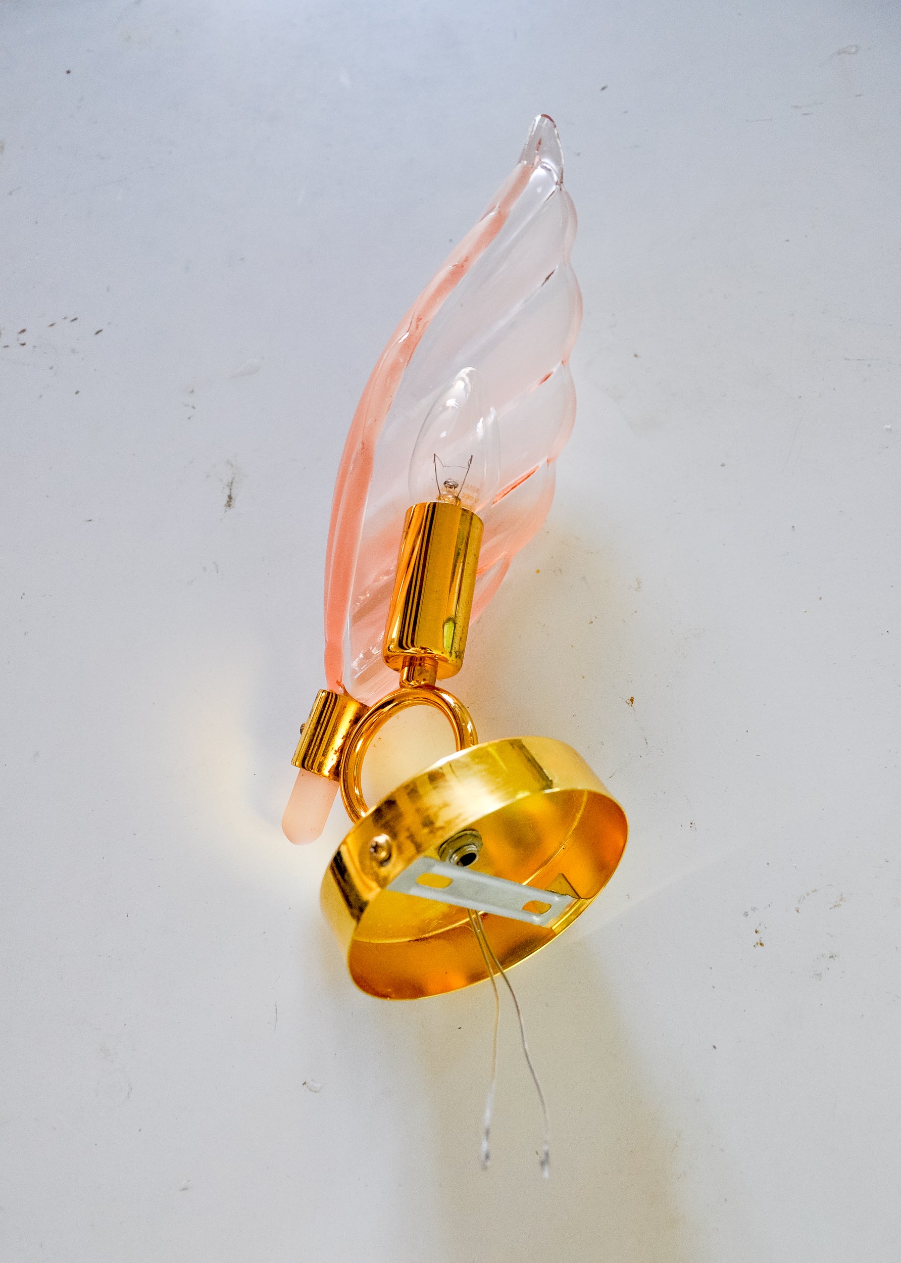 Italian Pink Leaf-Shaped Murano Glass Wall Sconce, Gilt Brass, Italy, 1970s