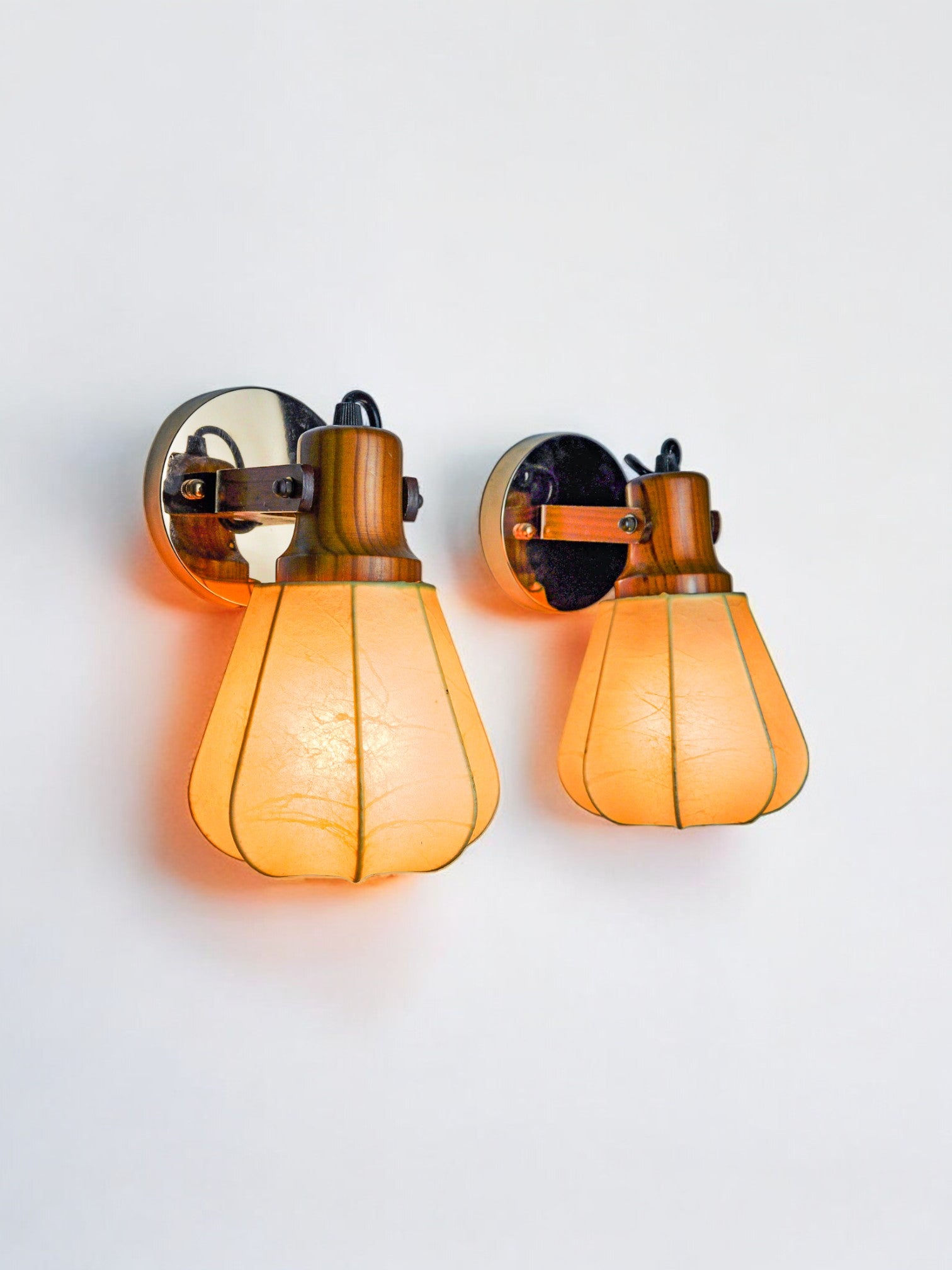 Pair of articulated "Cocoon" wall lights in resin and pine, Italy, 1970