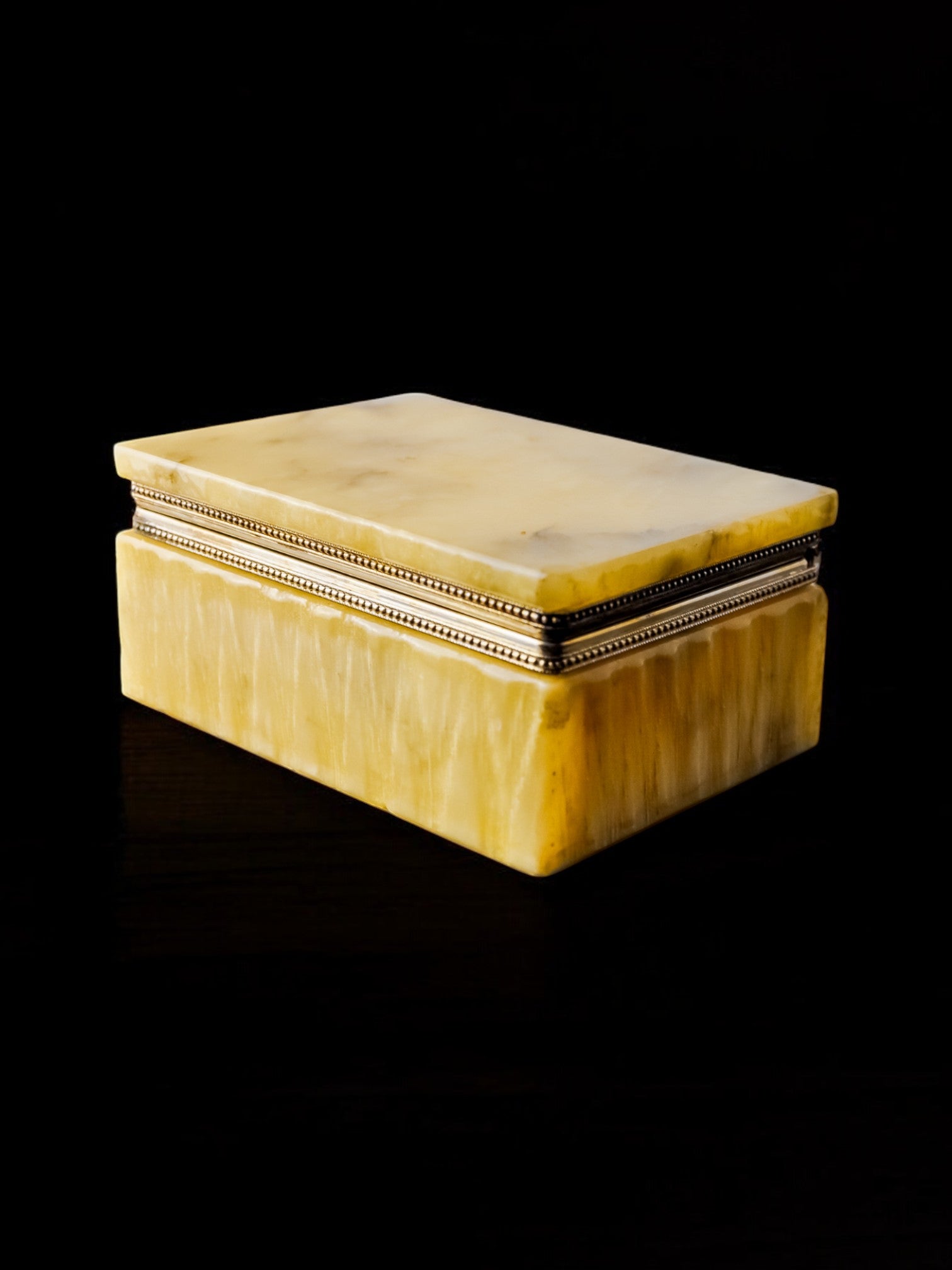 Cream Alabaster vanity box by Romano Bianchi, Italy, circa 1970's