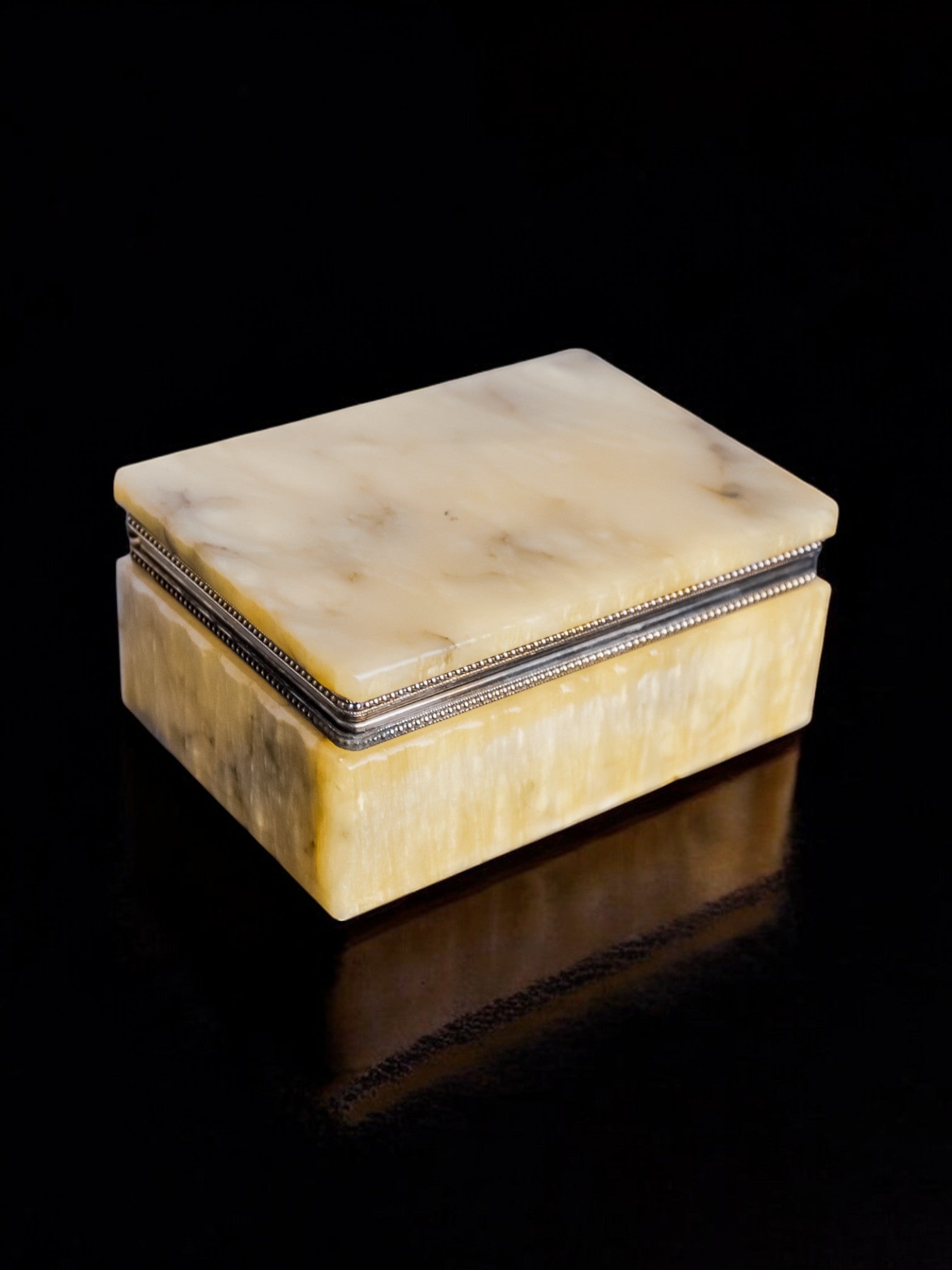 Cream Alabaster vanity box by Romano Bianchi, Italy, circa 1970's
