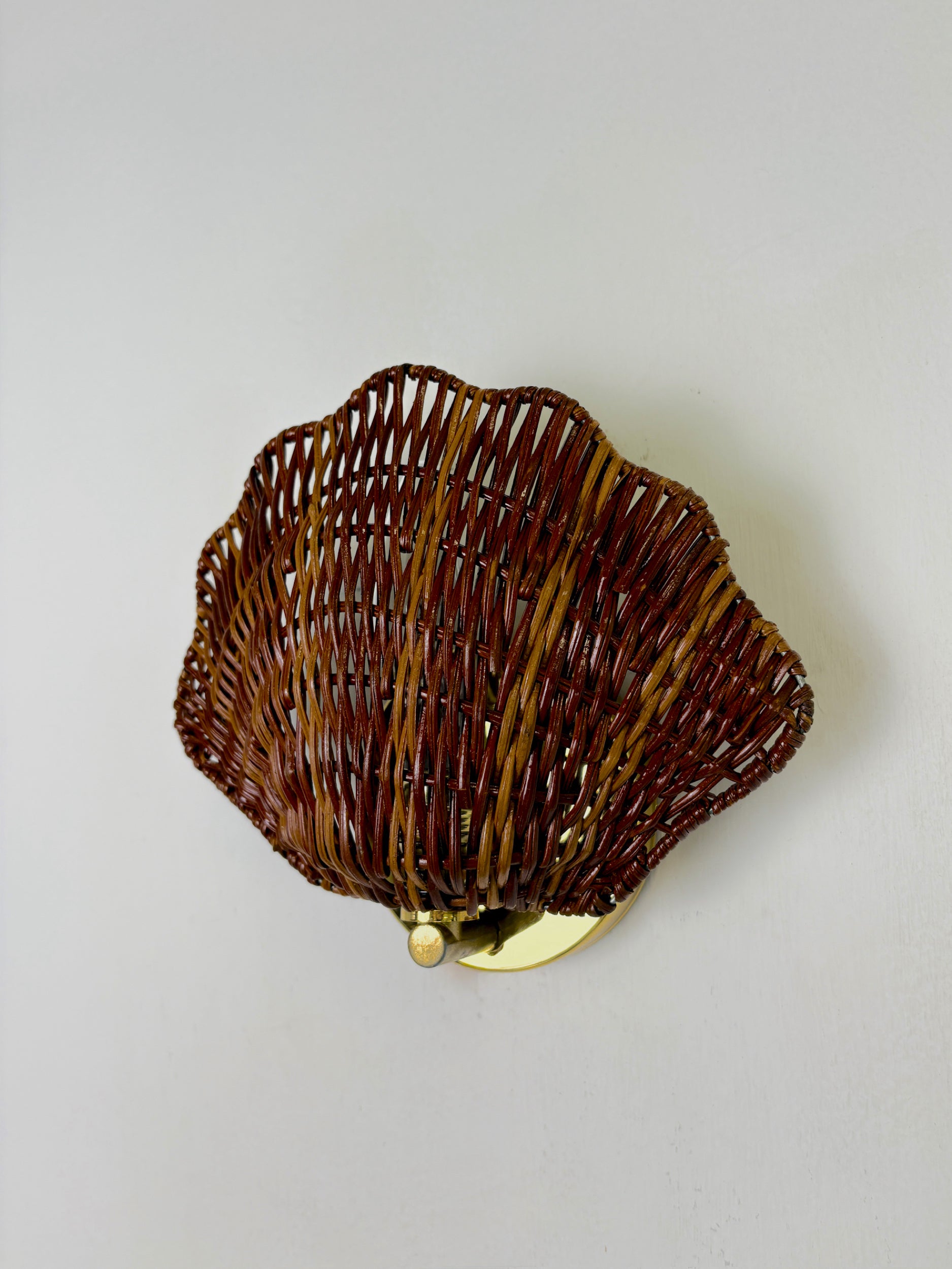 Pair of Shell-Shaped Wicker Wall Sconces – Rattan & Brass, Italy 1970