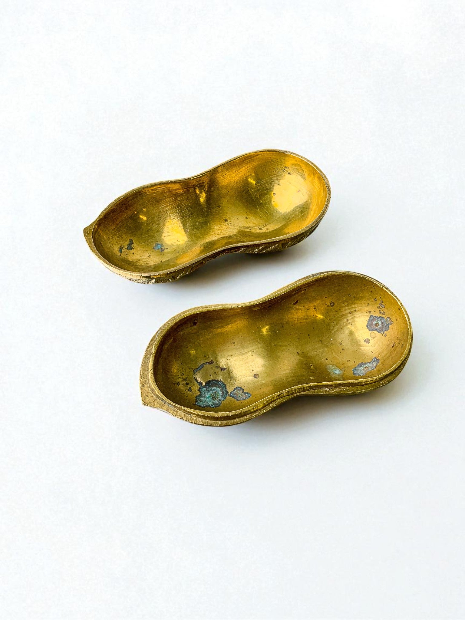 Italian Peanut shaped jewelry box in brass, Italy, 1970's