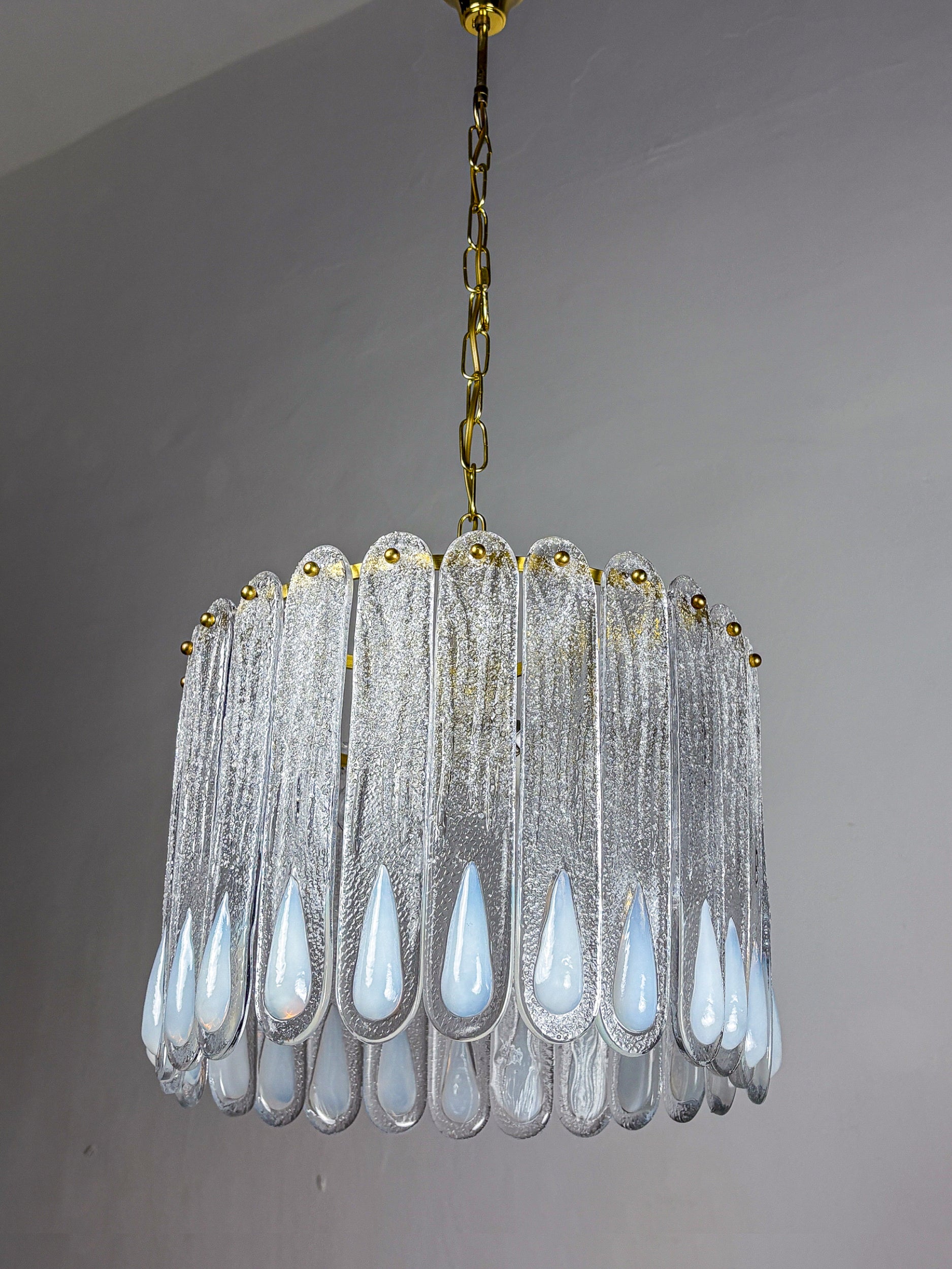 Murano Mazzega Chandelier, Iridescent White Frosted Glass, Italy 1960