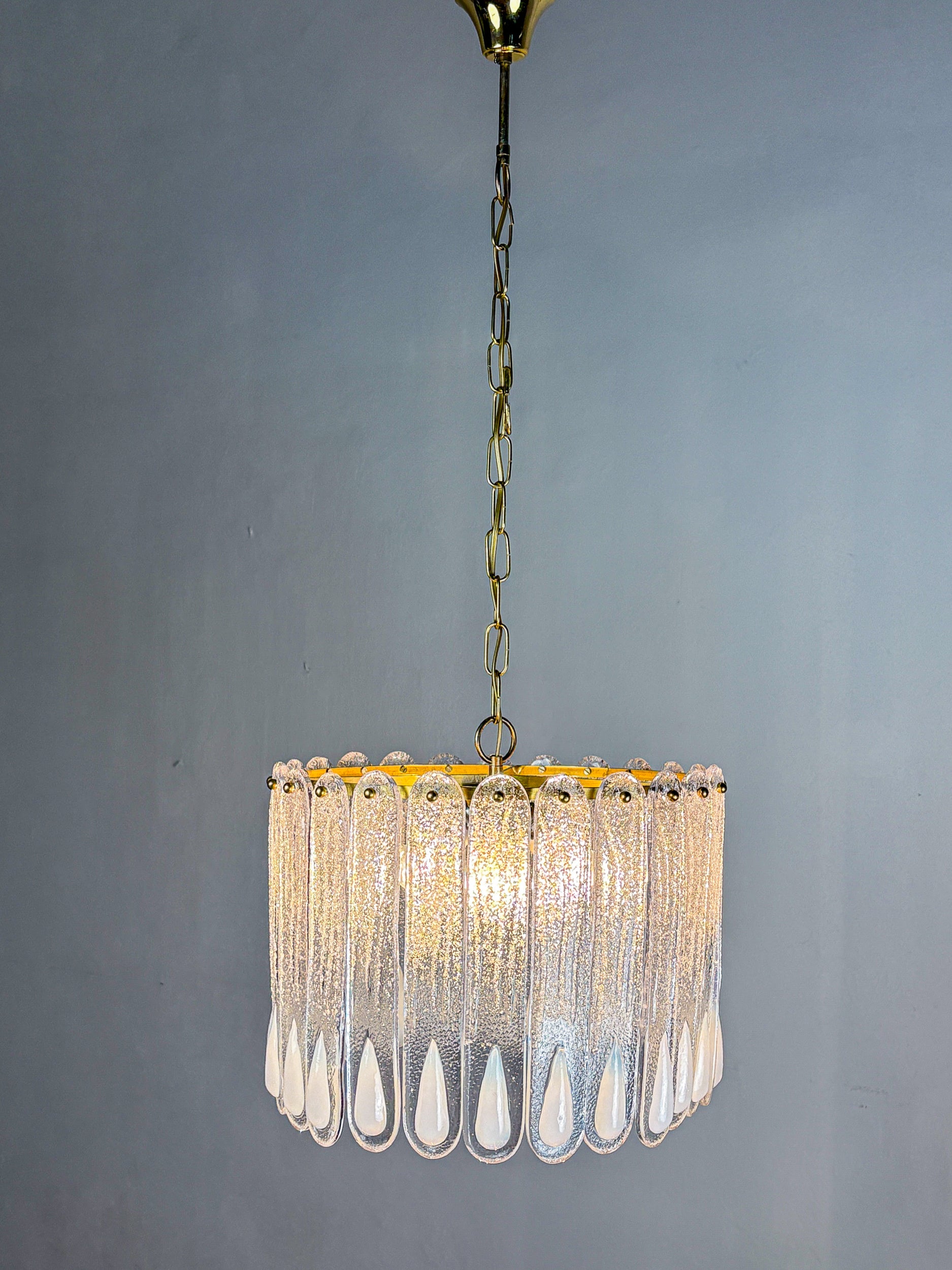 Murano Mazzega Chandelier, Iridescent White Frosted Glass, Italy 1960
