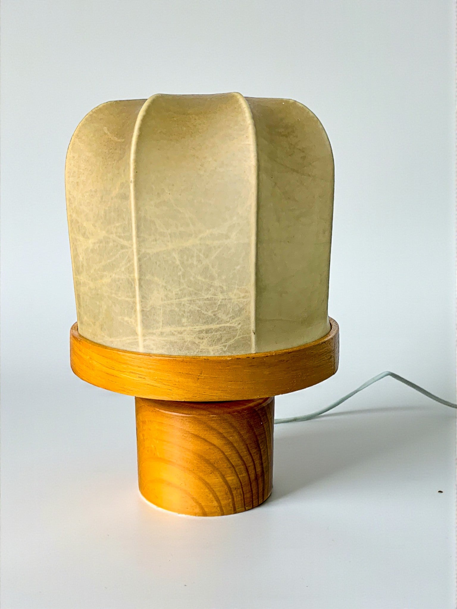 Italian "Cocoon" Table lamp, resin and pine wood, 1970's