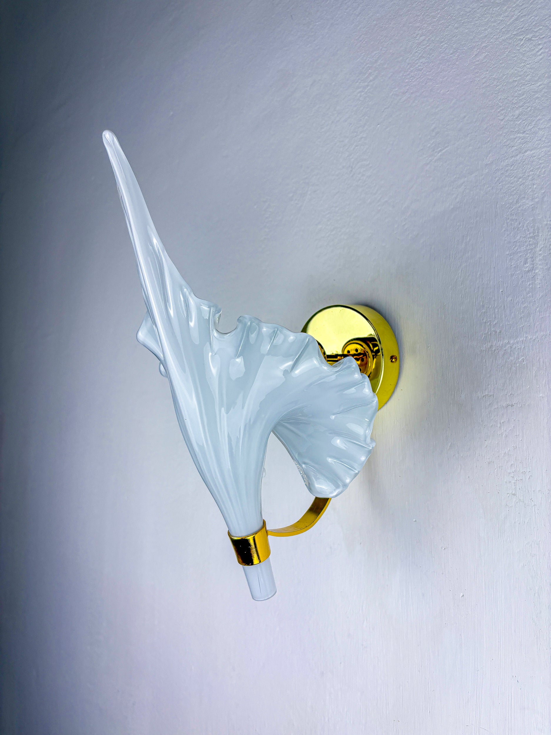 Italian "Calla Lily" Leaf-Shaped Wall Sconce, Murano Glass & Gilt Brass, Circa 1970's