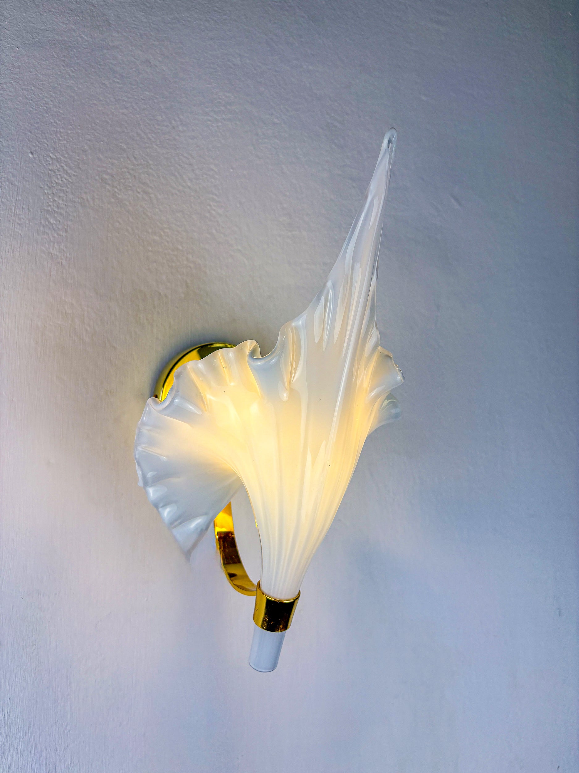 Italian "Calla Lily" Leaf-Shaped Wall Sconce, Murano Glass & Gilt Brass, Circa 1970's