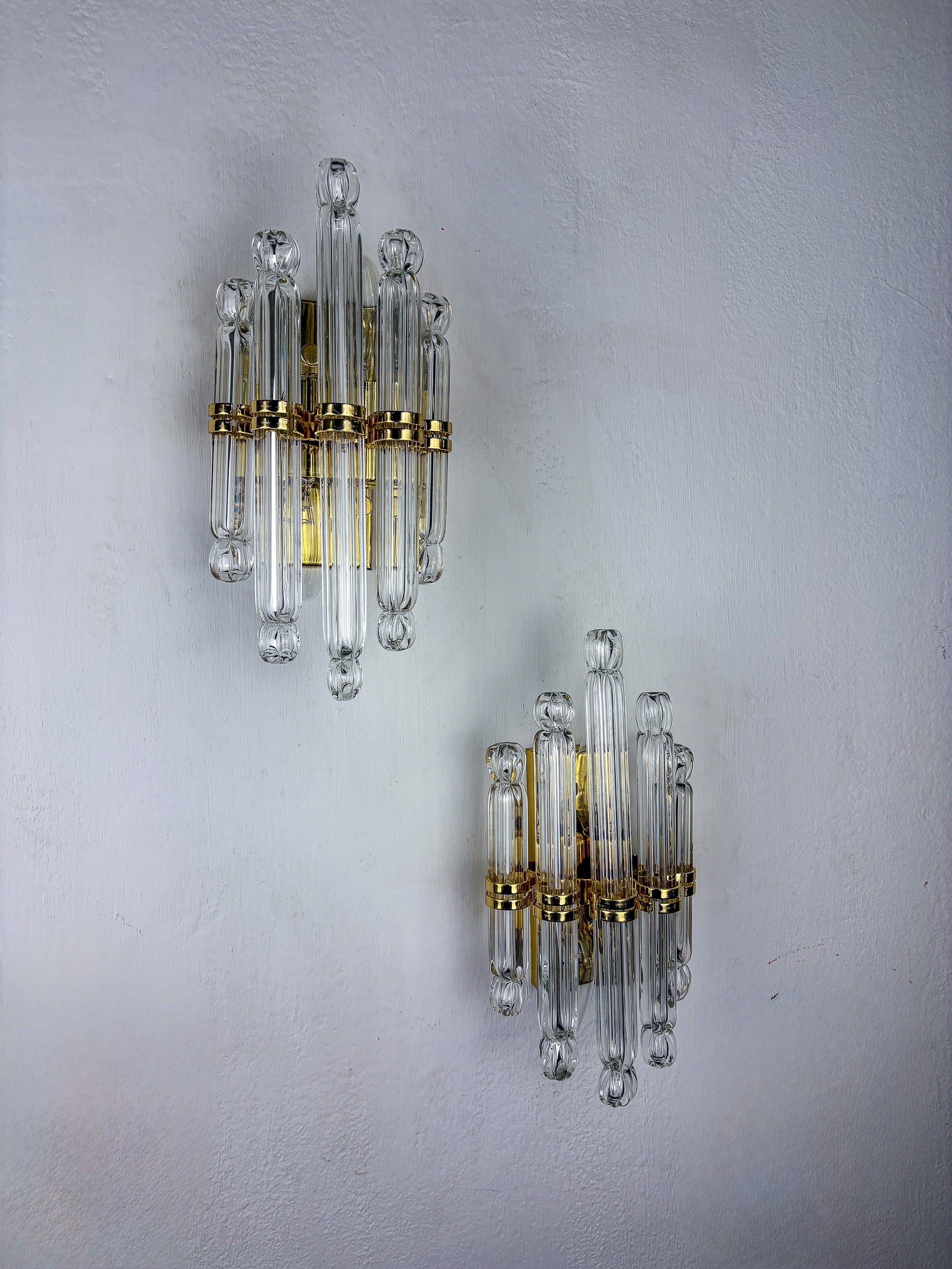 Pair of Venini wall lights, Murano cut glass, 1970, Italy