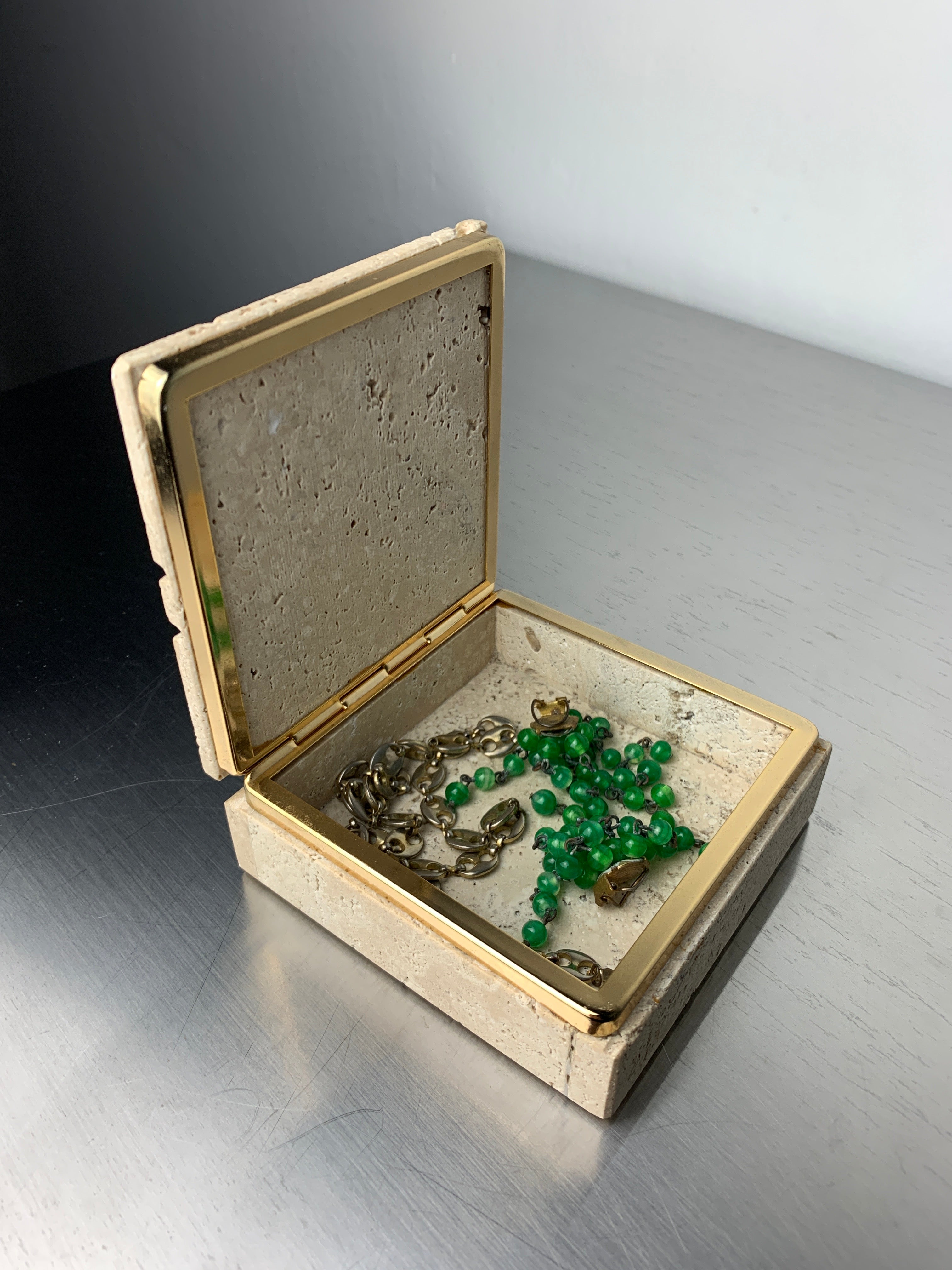 Brutalist vanity box by Fratelli Mannelli, travertine, Italy, 1970's
