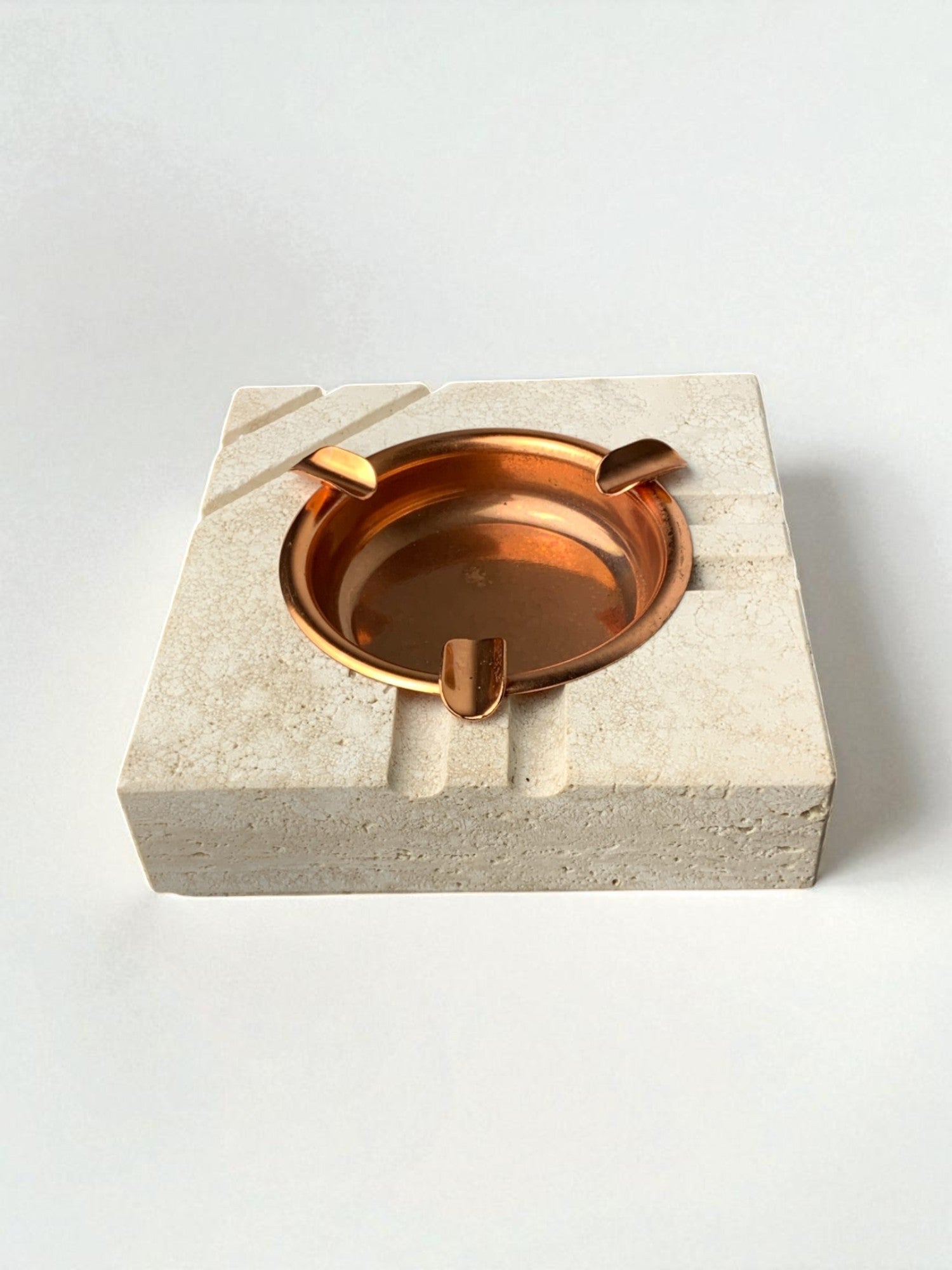 Brutalist ashtray by Fratelli Mannelli, travertine, Italy, Circa 1970's